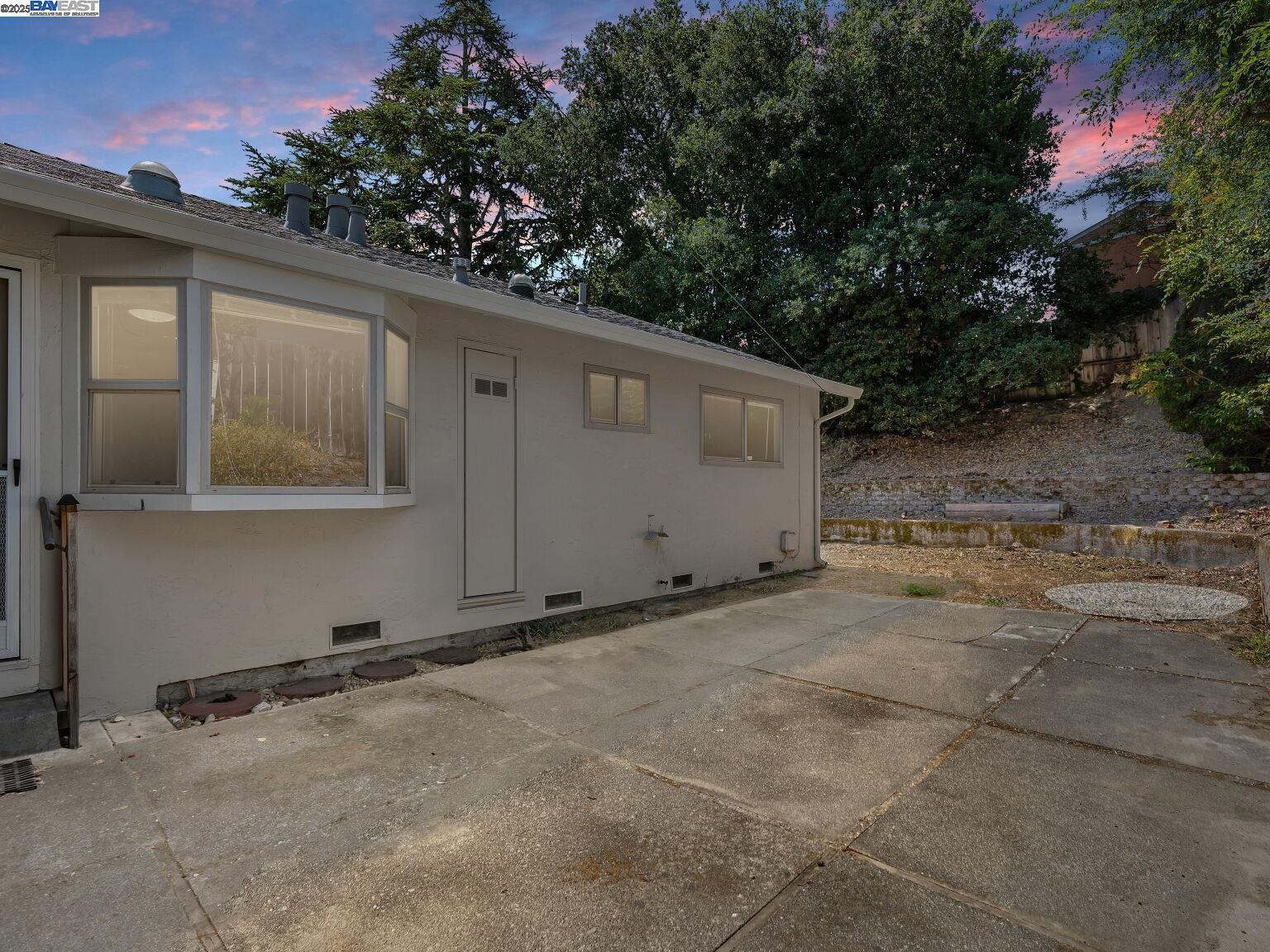 Detail Gallery Image 2 of 60 For 4520 Valley View Rd, Richmond,  CA 94803 - 3 Beds | 2 Baths
