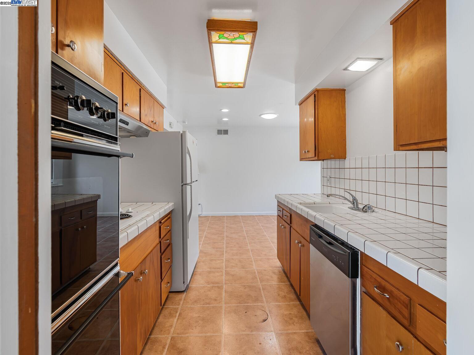 Detail Gallery Image 24 of 60 For 4520 Valley View Rd, Richmond,  CA 94803 - 3 Beds | 2 Baths