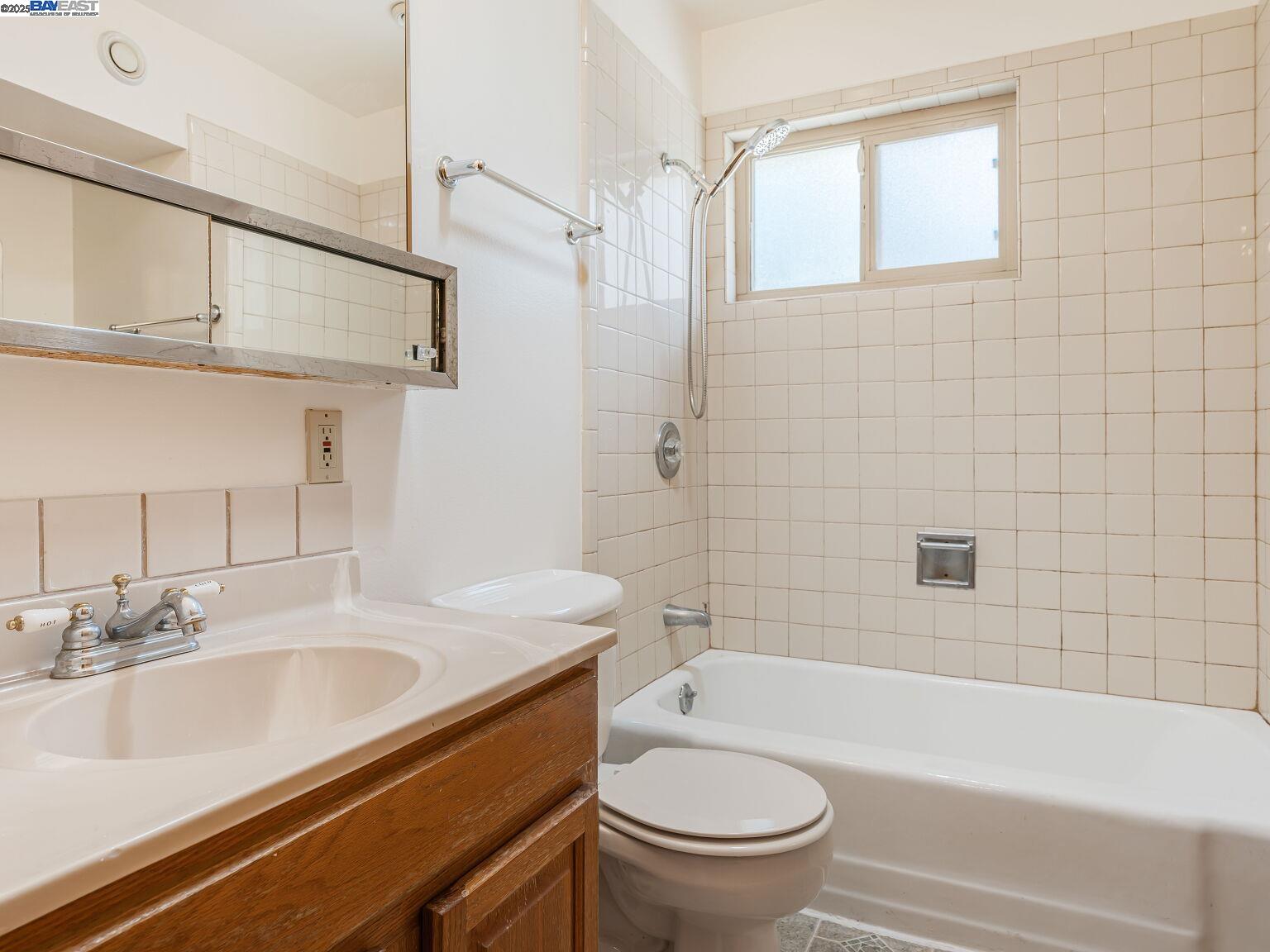 Detail Gallery Image 36 of 60 For 4520 Valley View Rd, Richmond,  CA 94803 - 3 Beds | 2 Baths