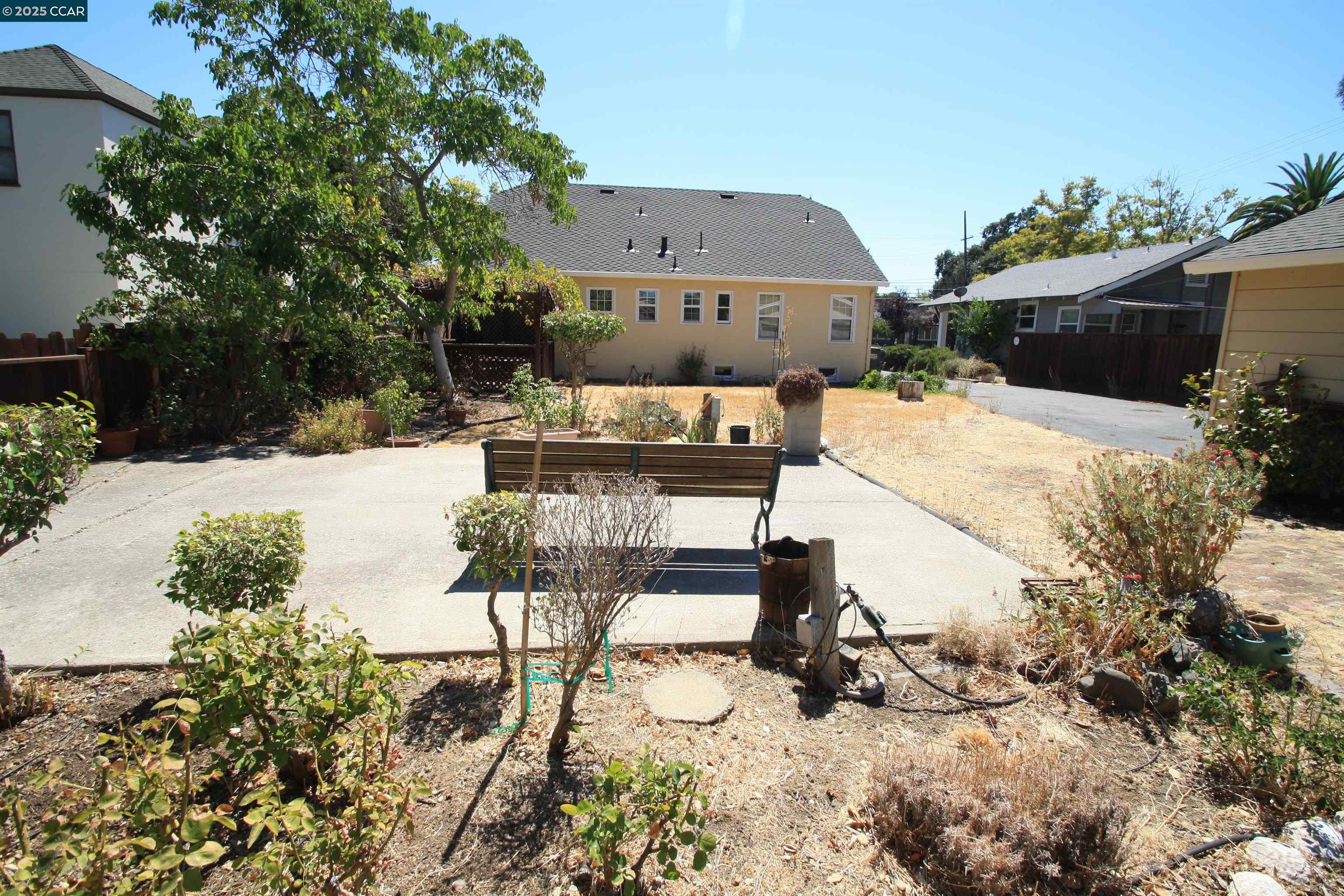 Detail Gallery Image 11 of 35 For 2825 Concord Blvd, Concord,  CA 94519 - 4 Beds | 2 Baths