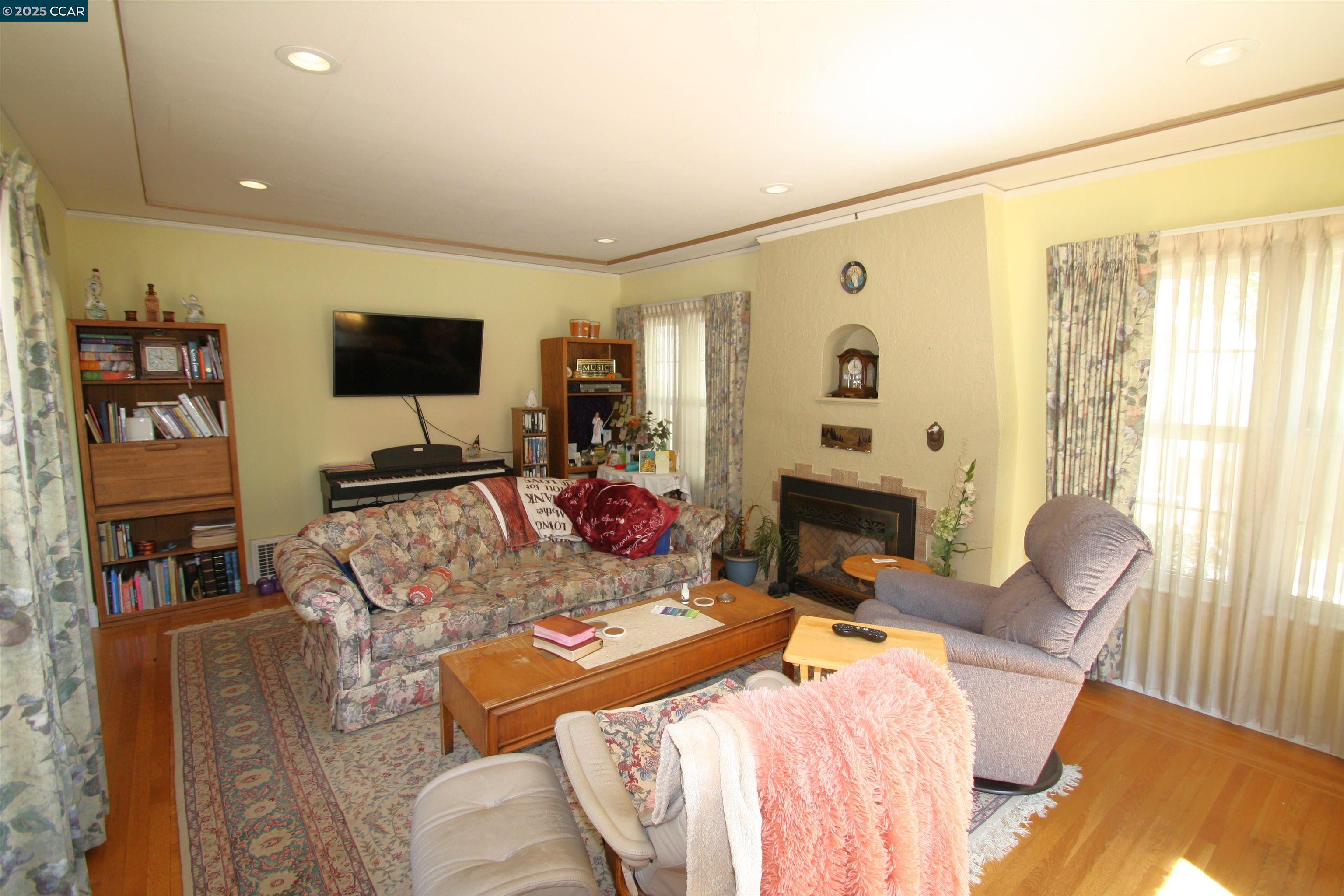 Detail Gallery Image 12 of 35 For 2825 Concord Blvd, Concord,  CA 94519 - 4 Beds | 2 Baths