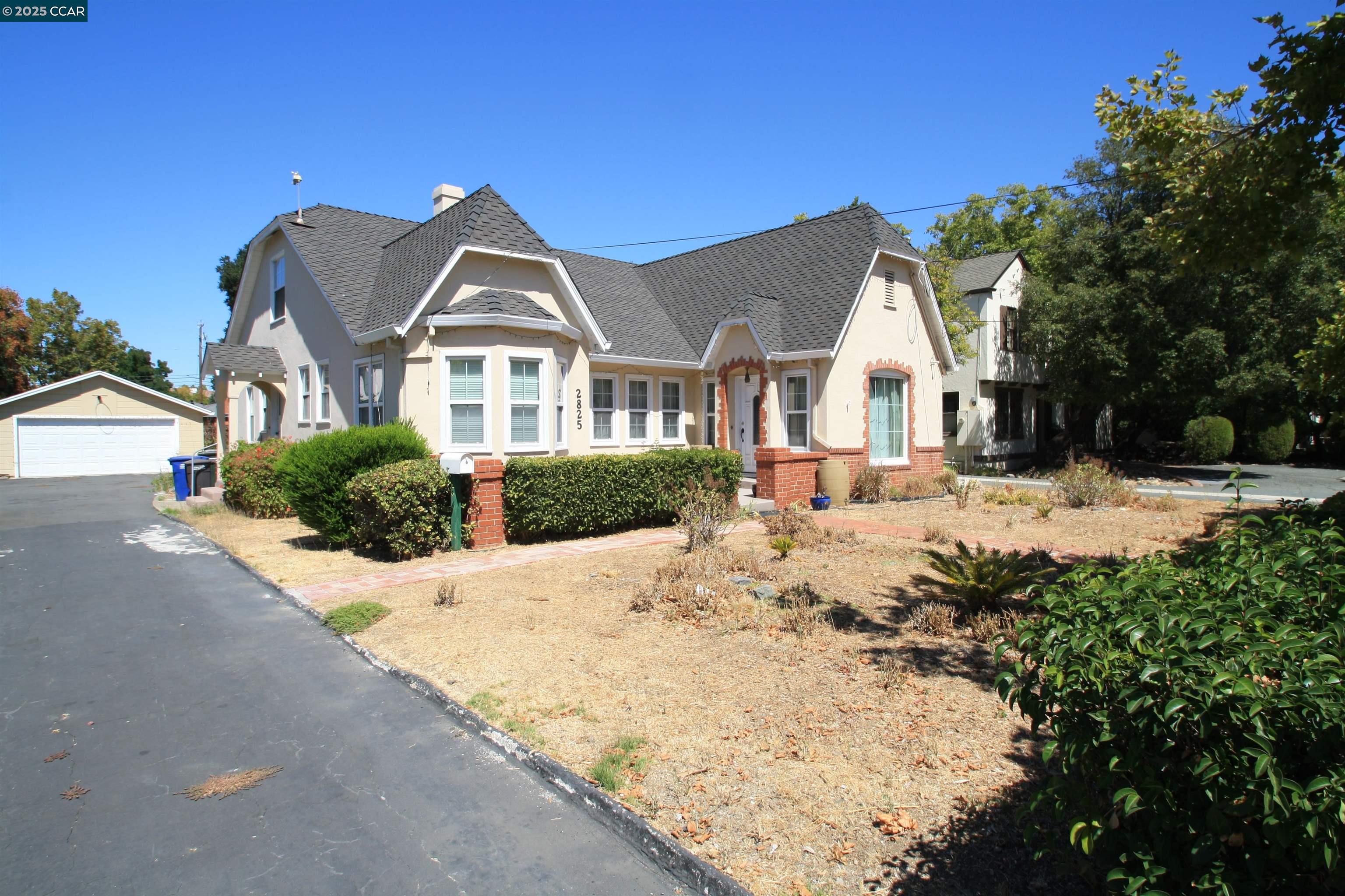 Detail Gallery Image 4 of 35 For 2825 Concord Blvd, Concord,  CA 94519 - 4 Beds | 2 Baths