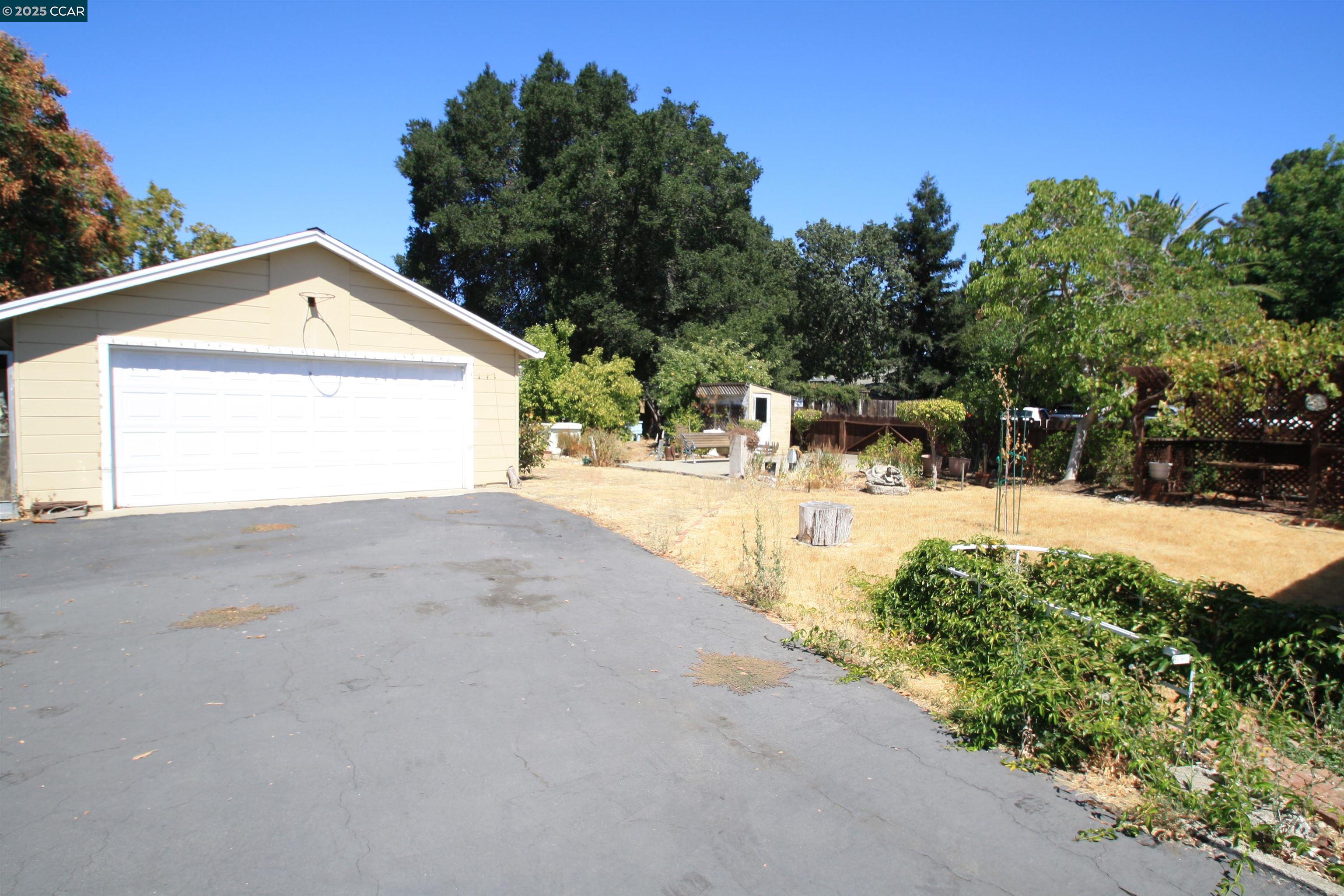 Detail Gallery Image 5 of 35 For 2825 Concord Blvd, Concord,  CA 94519 - 4 Beds | 2 Baths