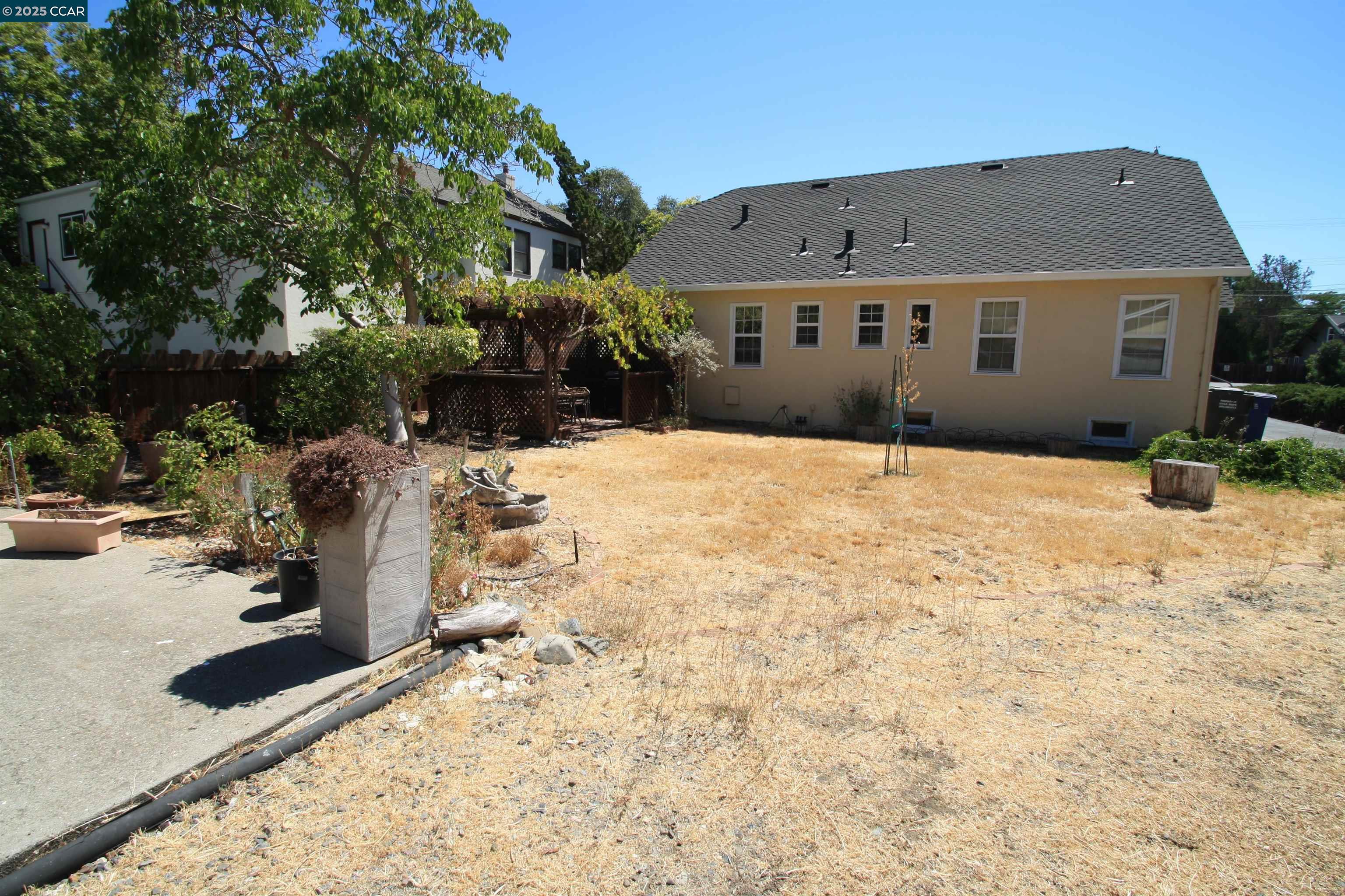 Detail Gallery Image 6 of 35 For 2825 Concord Blvd, Concord,  CA 94519 - 4 Beds | 2 Baths