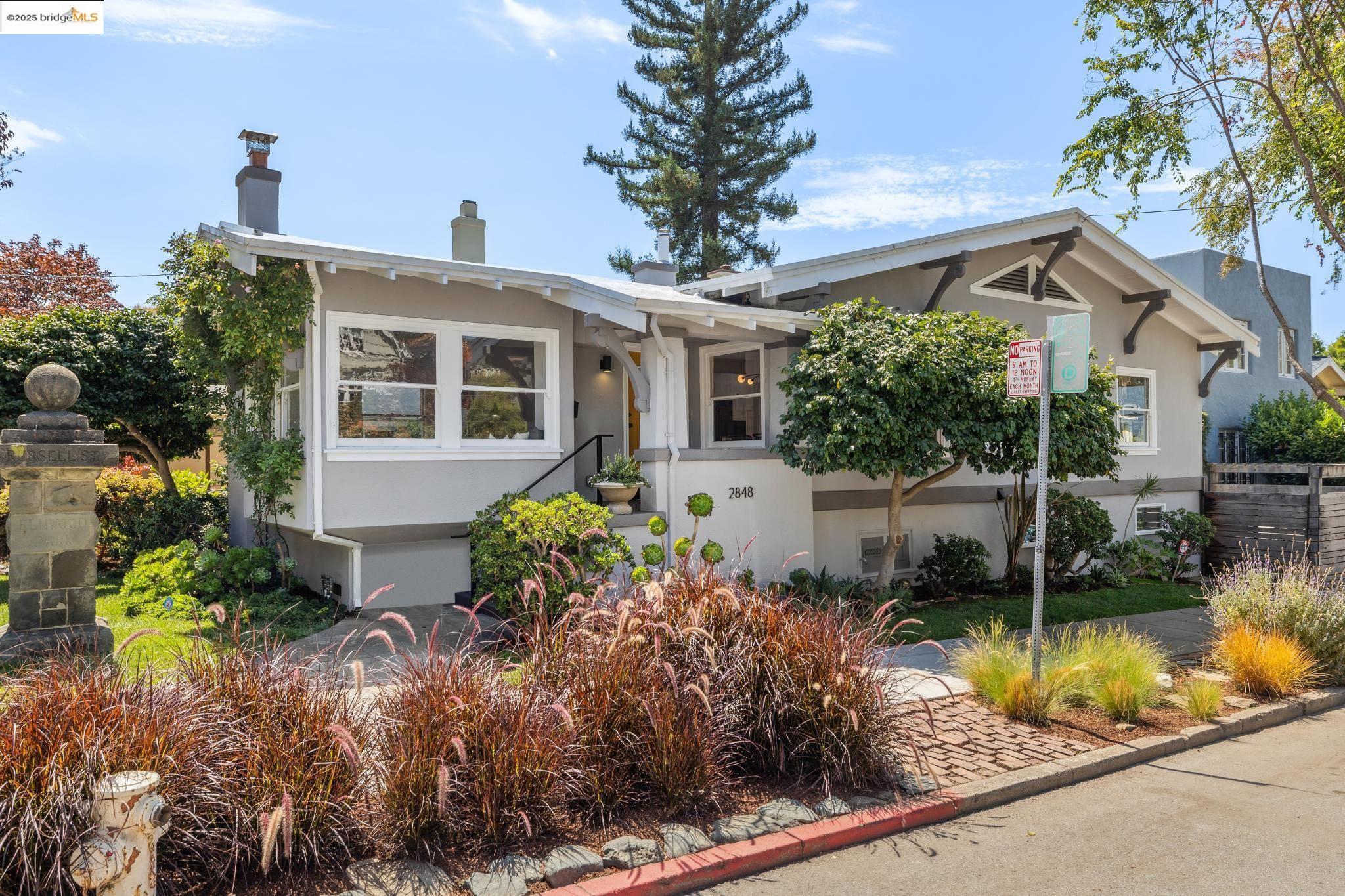 Detail Gallery Image 2 of 45 For 2848 Russell St, Berkeley,  CA 94705 - 3 Beds | 2 Baths