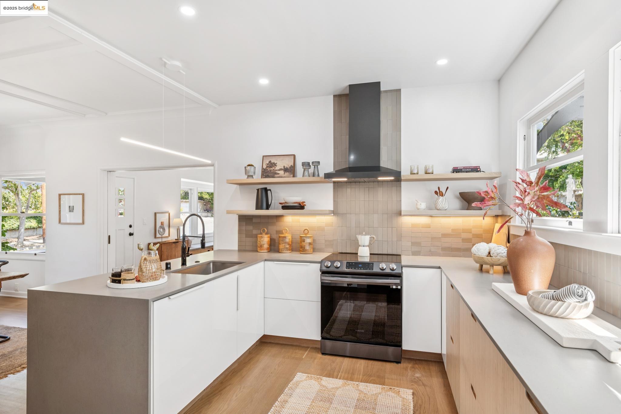 Detail Gallery Image 18 of 45 For 2848 Russell St, Berkeley,  CA 94705 - 3 Beds | 2 Baths