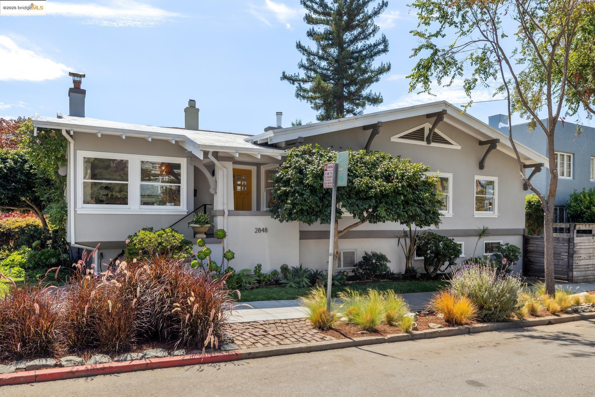 Detail Gallery Image 3 of 45 For 2848 Russell St, Berkeley,  CA 94705 - 3 Beds | 2 Baths