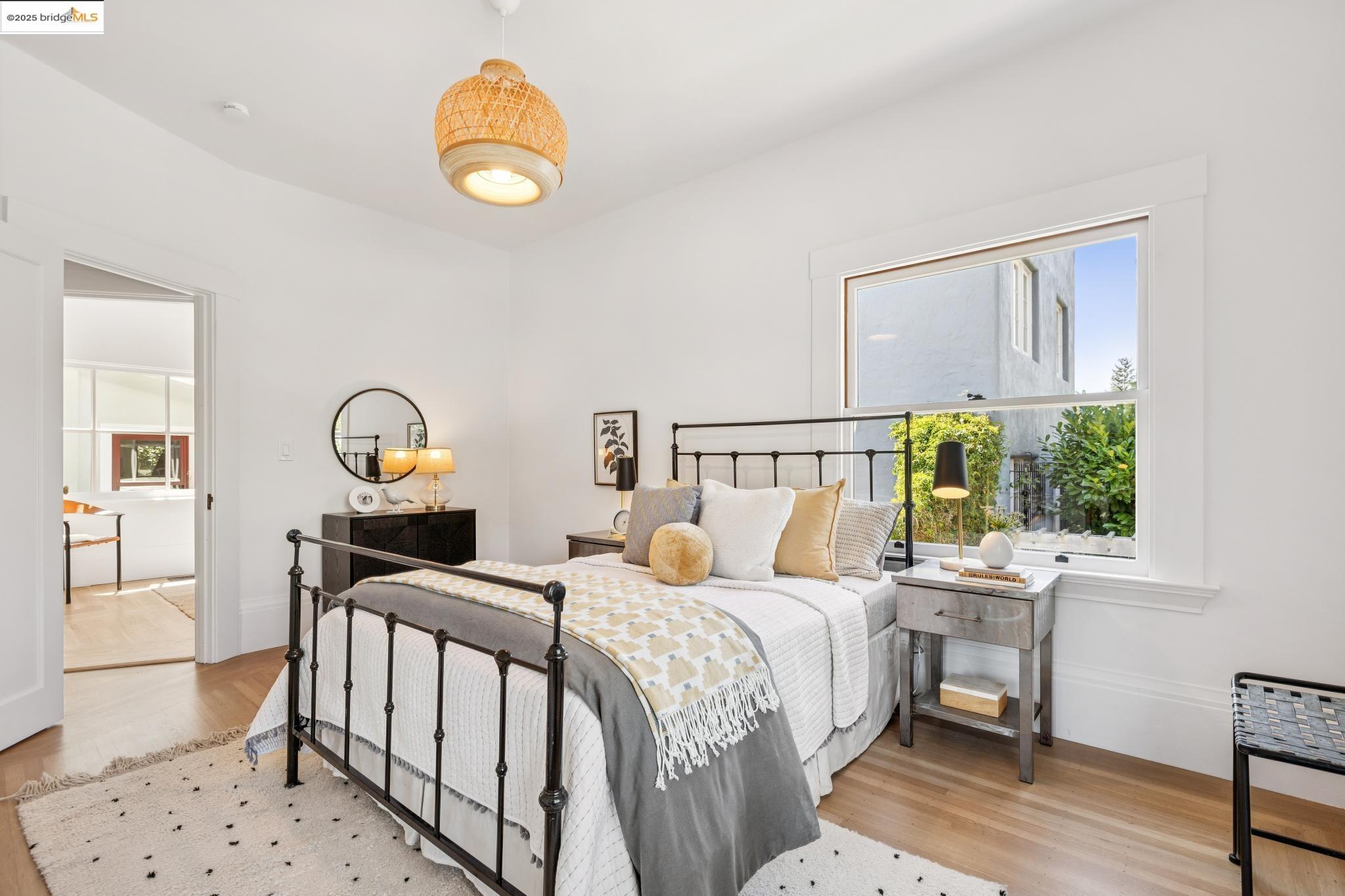 Detail Gallery Image 23 of 45 For 2848 Russell St, Berkeley,  CA 94705 - 3 Beds | 2 Baths