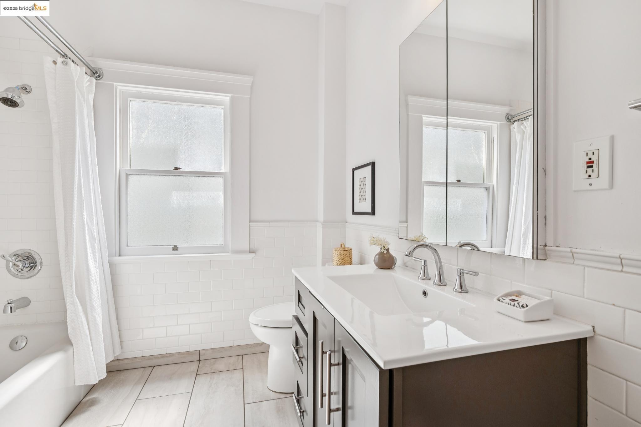 Detail Gallery Image 24 of 45 For 2848 Russell St, Berkeley,  CA 94705 - 3 Beds | 2 Baths