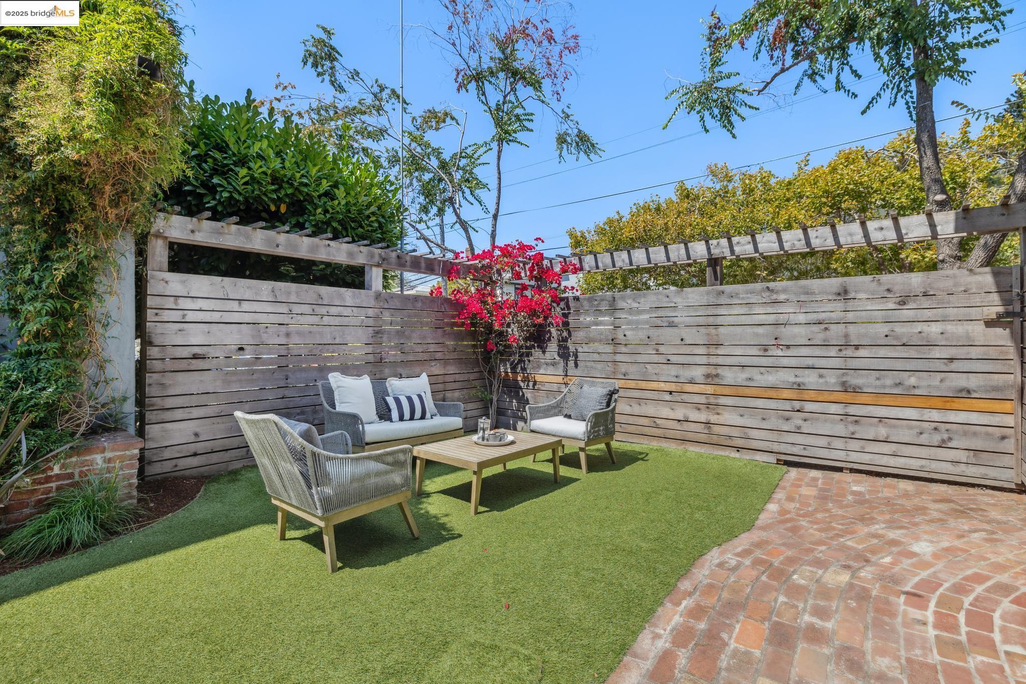 Detail Gallery Image 33 of 45 For 2848 Russell St, Berkeley,  CA 94705 - 3 Beds | 2 Baths