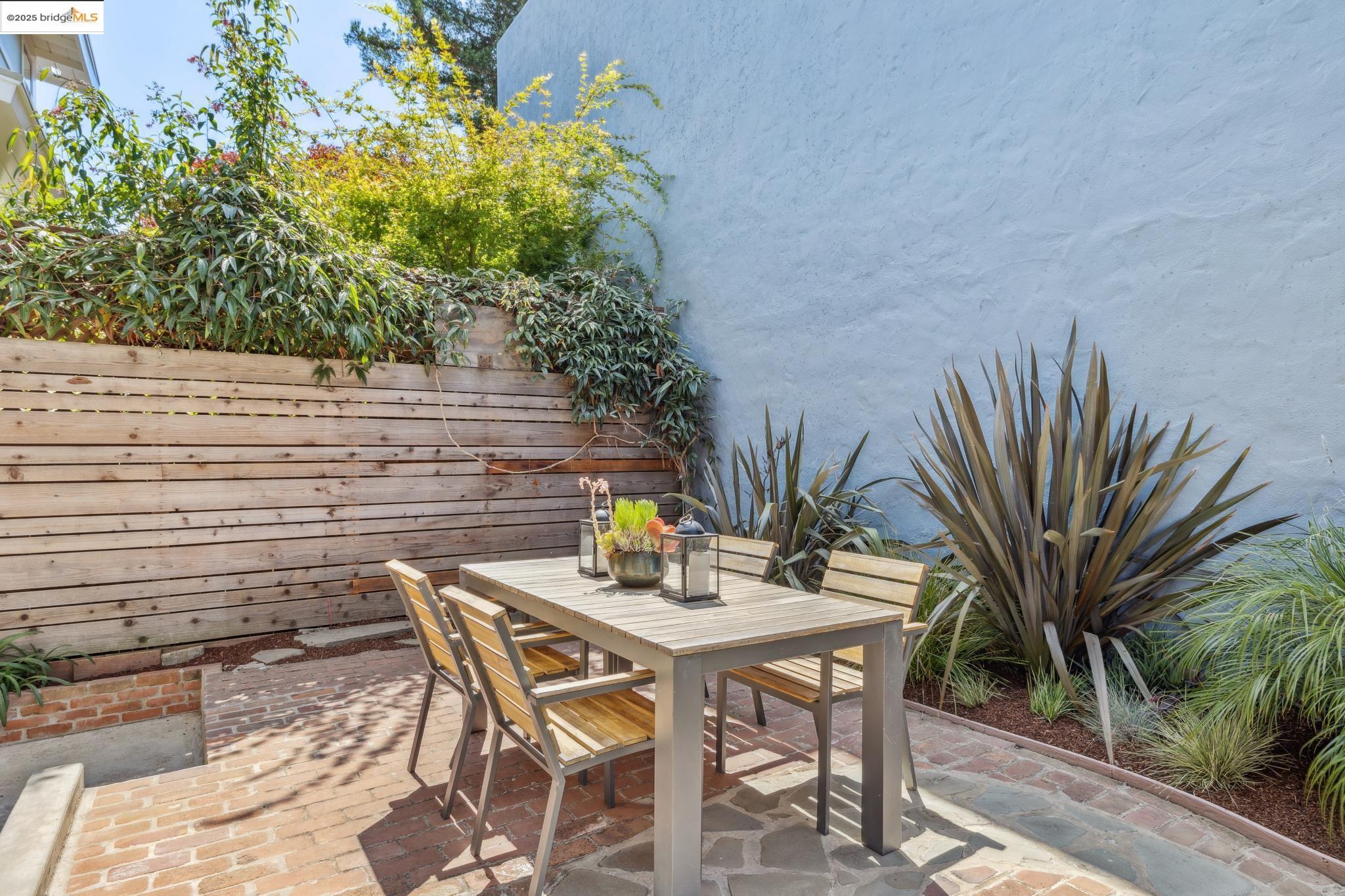 Detail Gallery Image 36 of 45 For 2848 Russell St, Berkeley,  CA 94705 - 3 Beds | 2 Baths