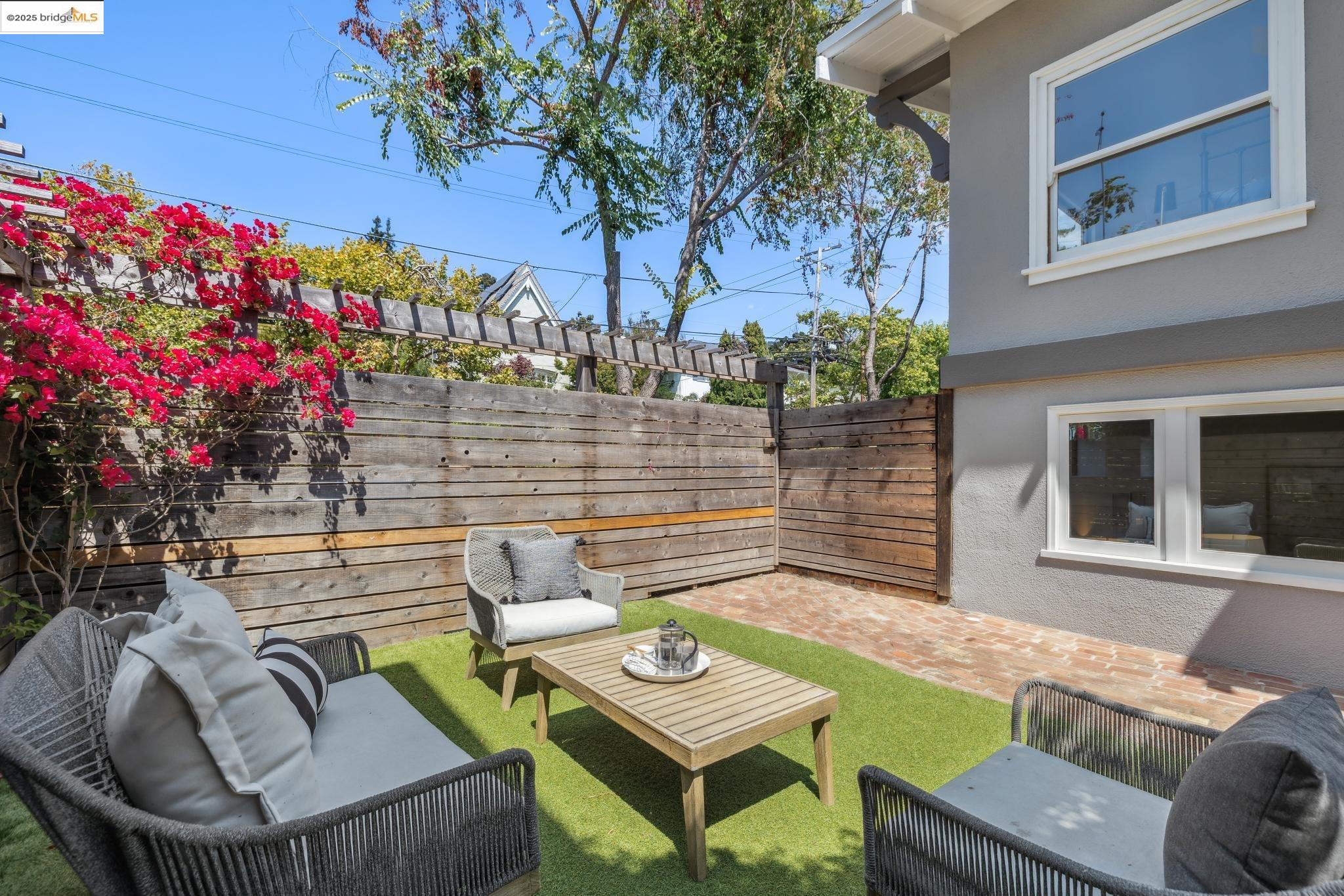 Detail Gallery Image 38 of 45 For 2848 Russell St, Berkeley,  CA 94705 - 3 Beds | 2 Baths