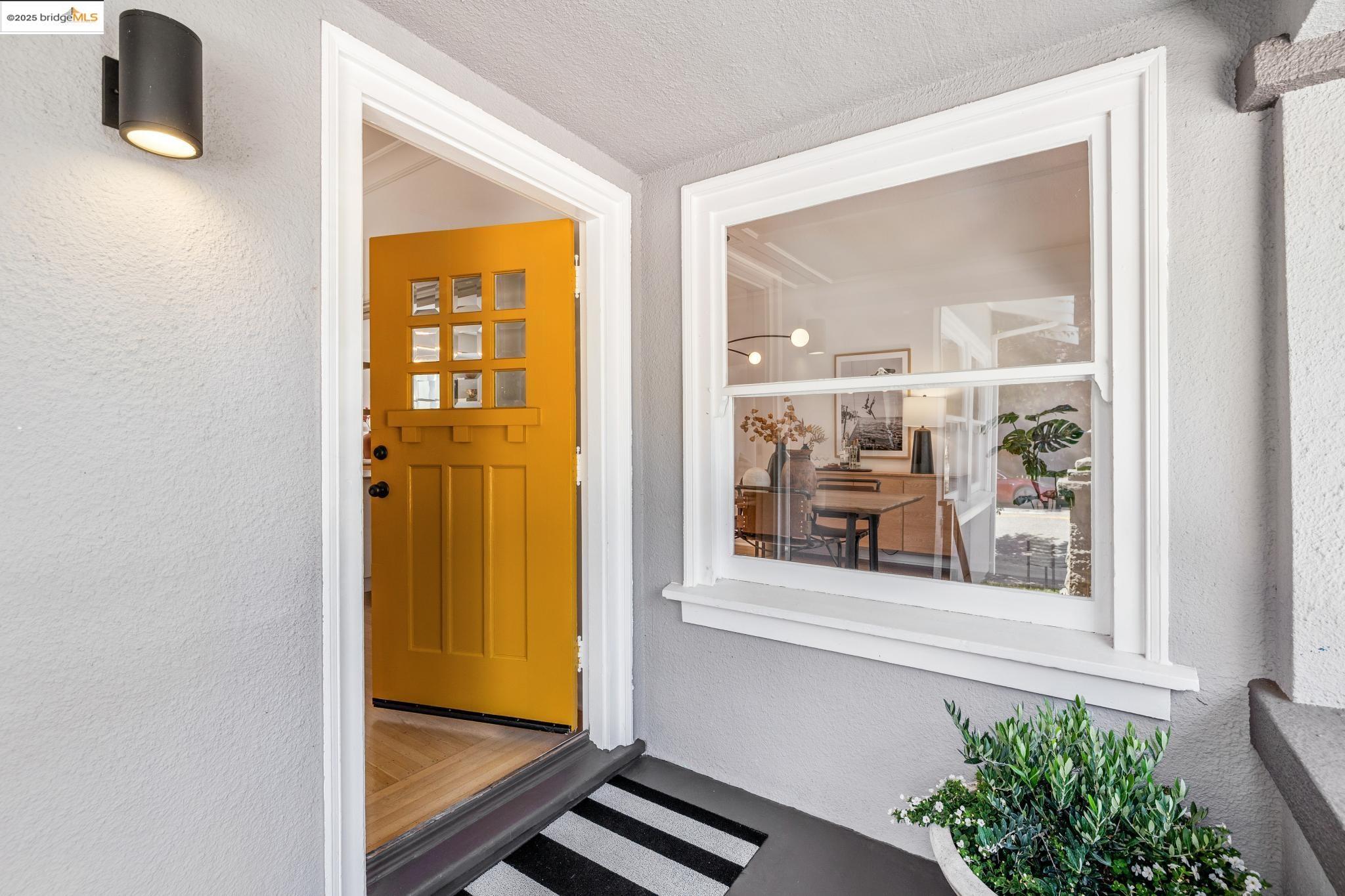 Detail Gallery Image 5 of 45 For 2848 Russell St, Berkeley,  CA 94705 - 3 Beds | 2 Baths