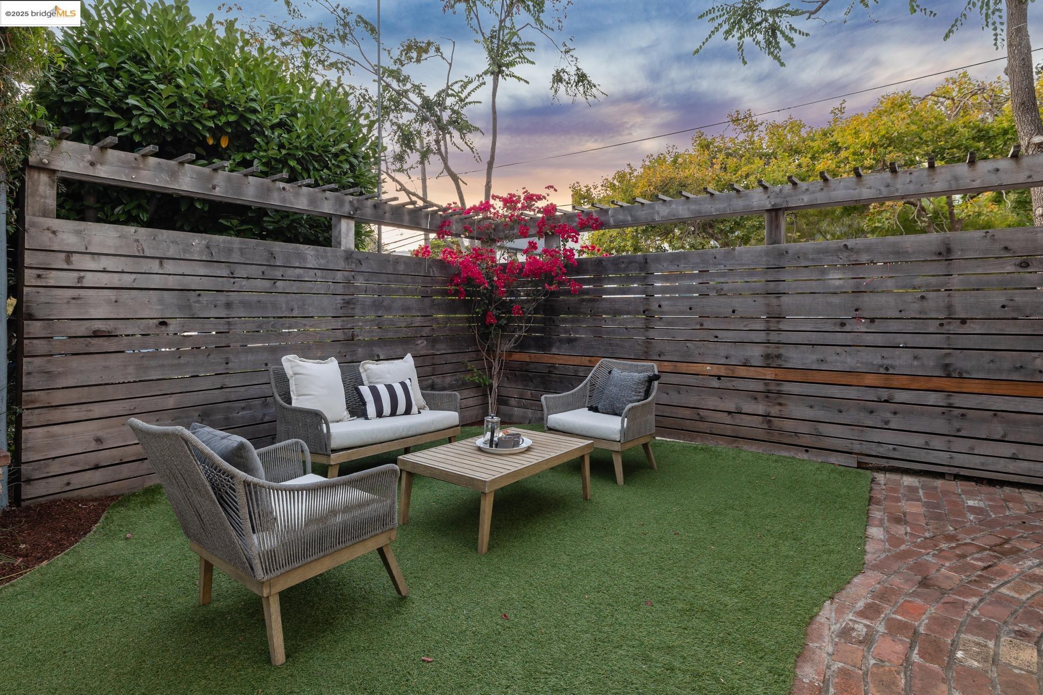 Detail Gallery Image 44 of 45 For 2848 Russell St, Berkeley,  CA 94705 - 3 Beds | 2 Baths