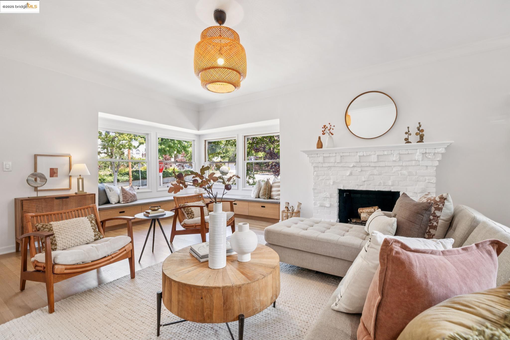 Detail Gallery Image 10 of 45 For 2848 Russell St, Berkeley,  CA 94705 - 3 Beds | 2 Baths