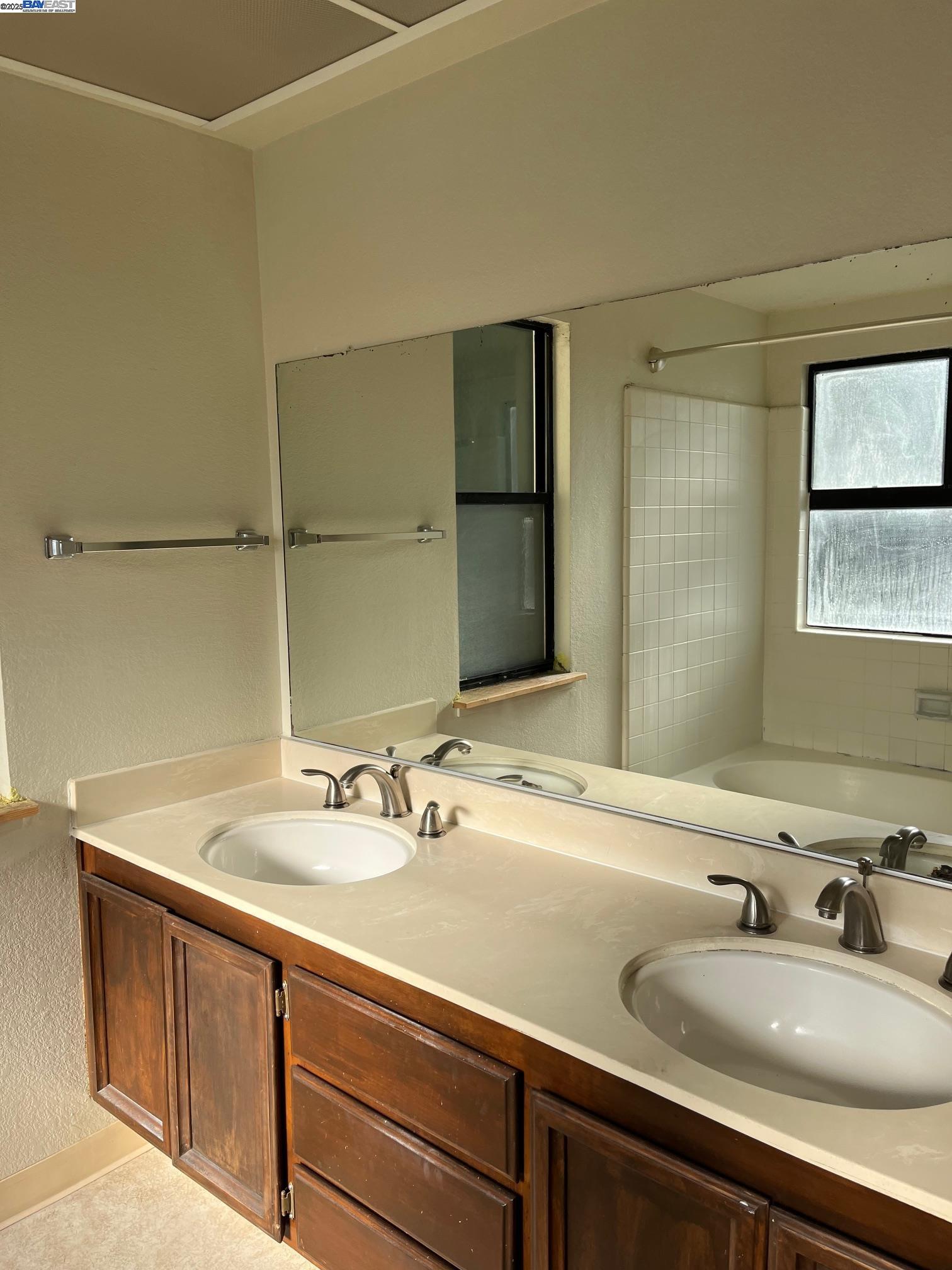 Detail Gallery Image 13 of 26 For 3854 Phoebe Ct, Pleasanton,  CA 94566 - 3 Beds | 2 Baths