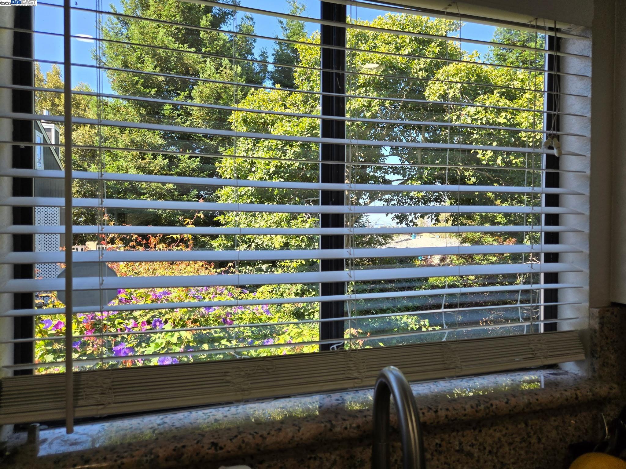 Detail Gallery Image 14 of 58 For 3687 Maple Ave #9,  Oakland,  CA 94602 - 3 Beds | 1/1 Baths