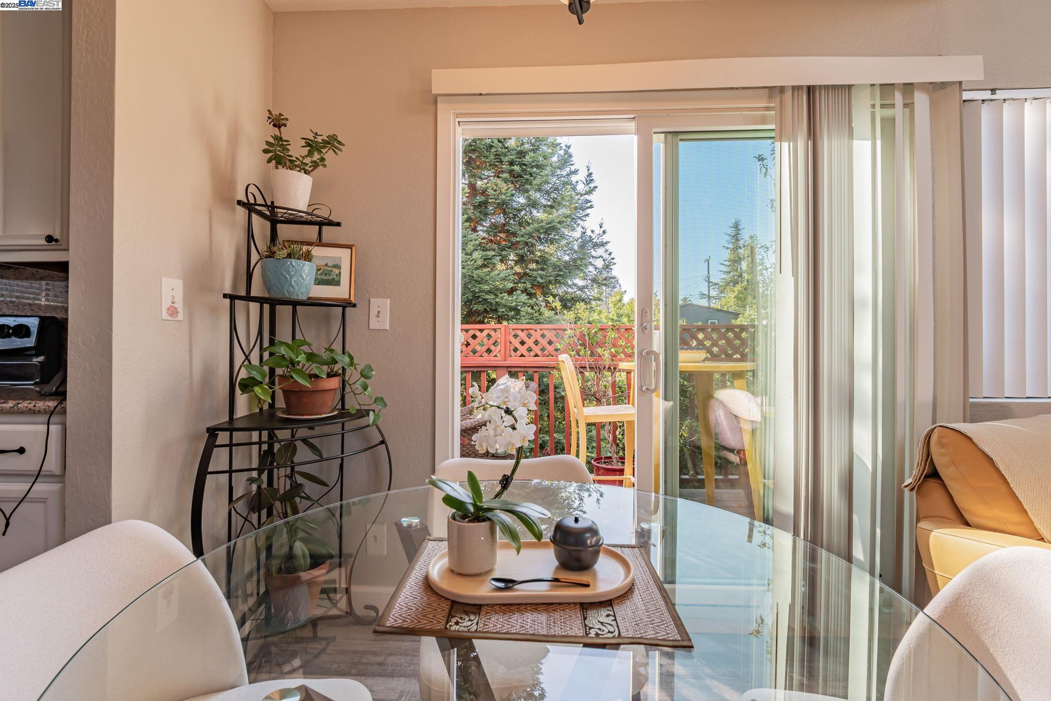 Detail Gallery Image 18 of 58 For 3687 Maple Ave #9,  Oakland,  CA 94602 - 3 Beds | 1/1 Baths