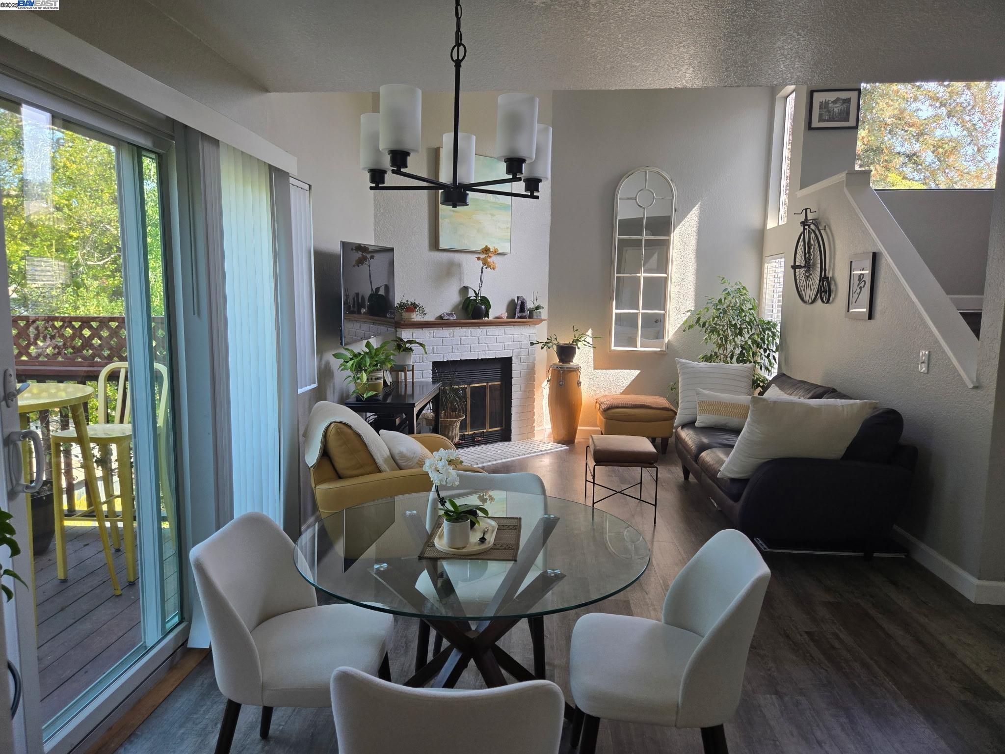 Detail Gallery Image 5 of 58 For 3687 Maple Ave #9,  Oakland,  CA 94602 - 3 Beds | 1/1 Baths