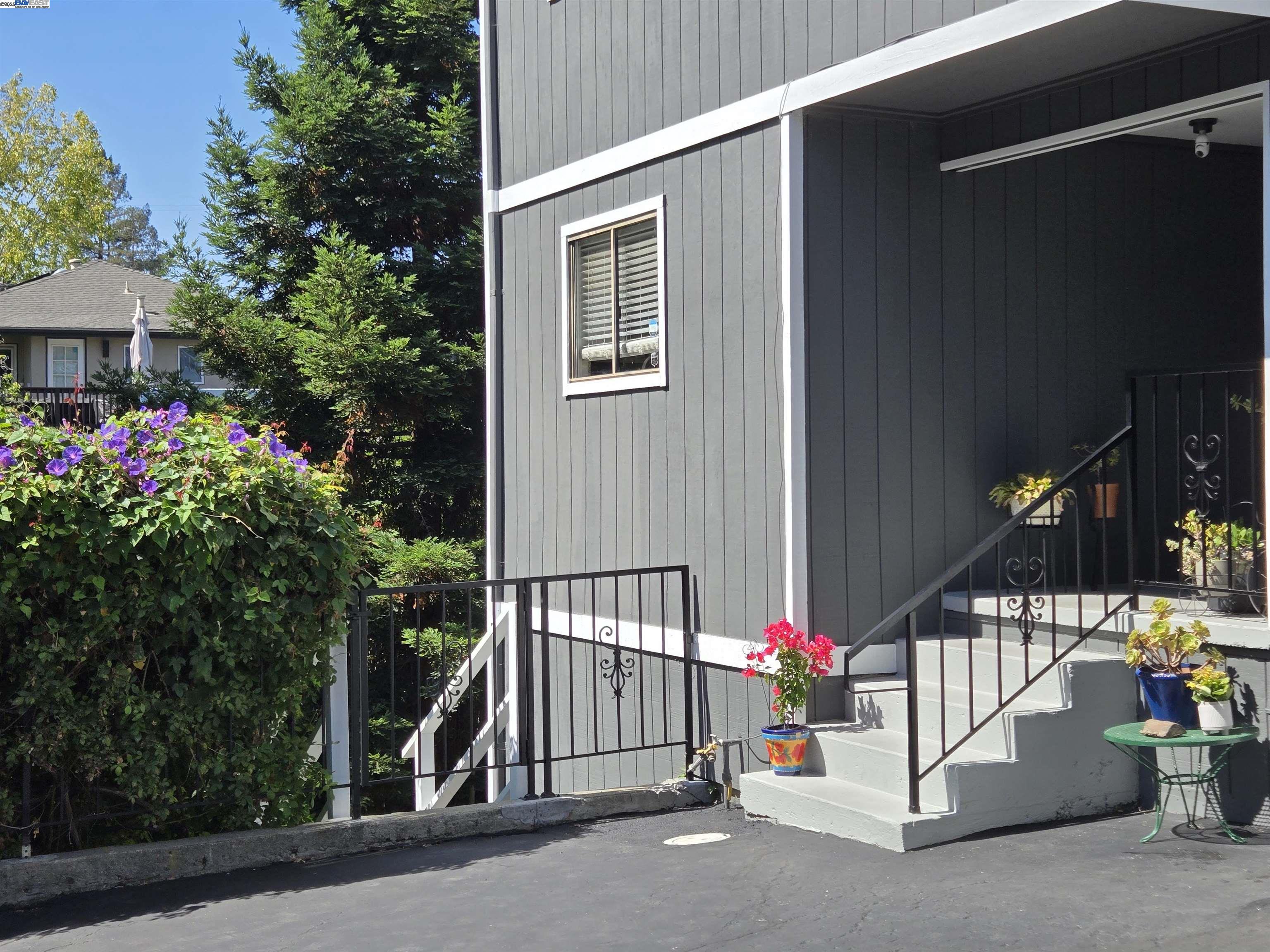 Detail Gallery Image 52 of 58 For 3687 Maple Ave #9,  Oakland,  CA 94602 - 3 Beds | 1/1 Baths