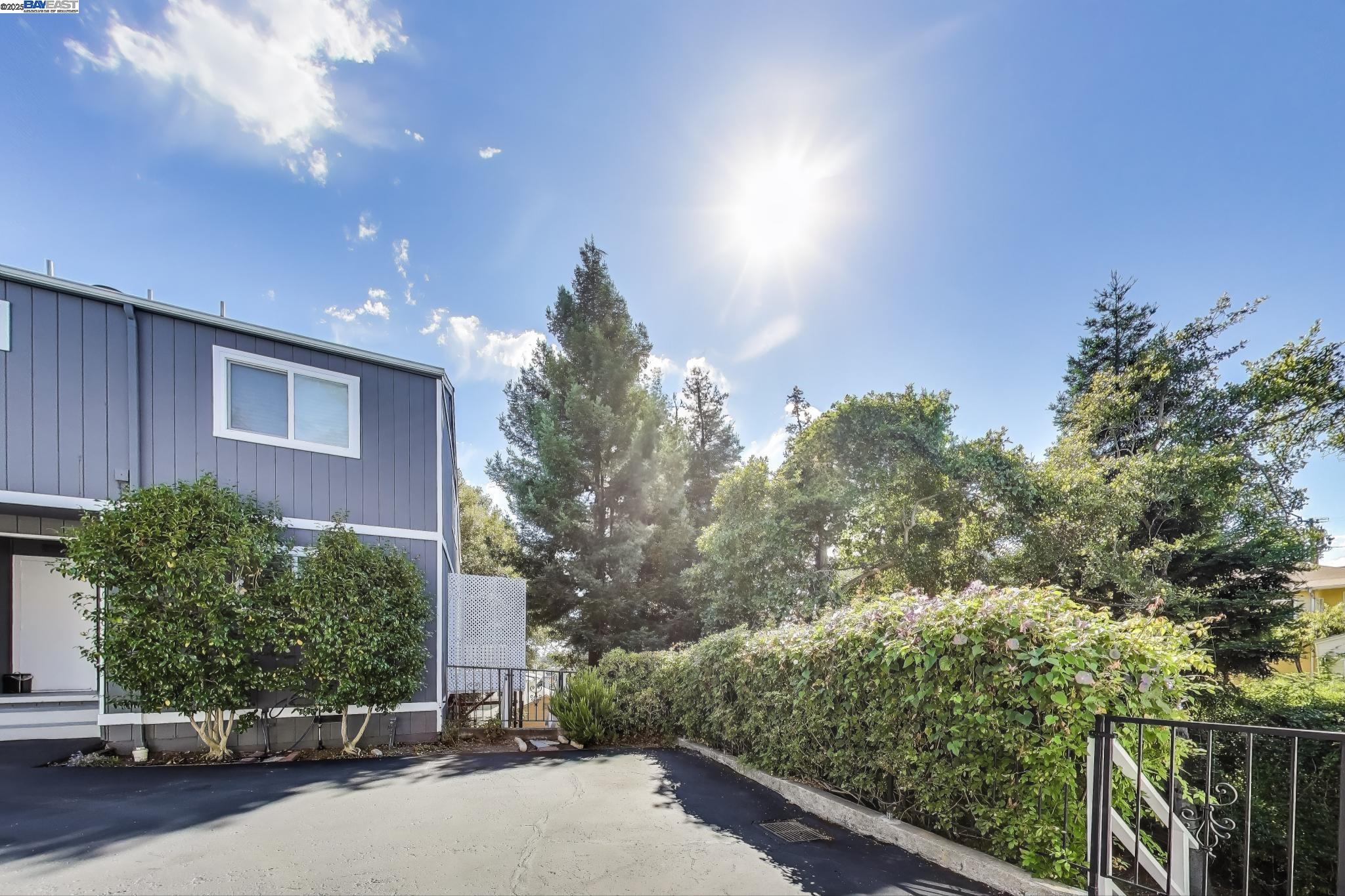 Detail Gallery Image 54 of 58 For 3687 Maple Ave #9,  Oakland,  CA 94602 - 3 Beds | 1/1 Baths