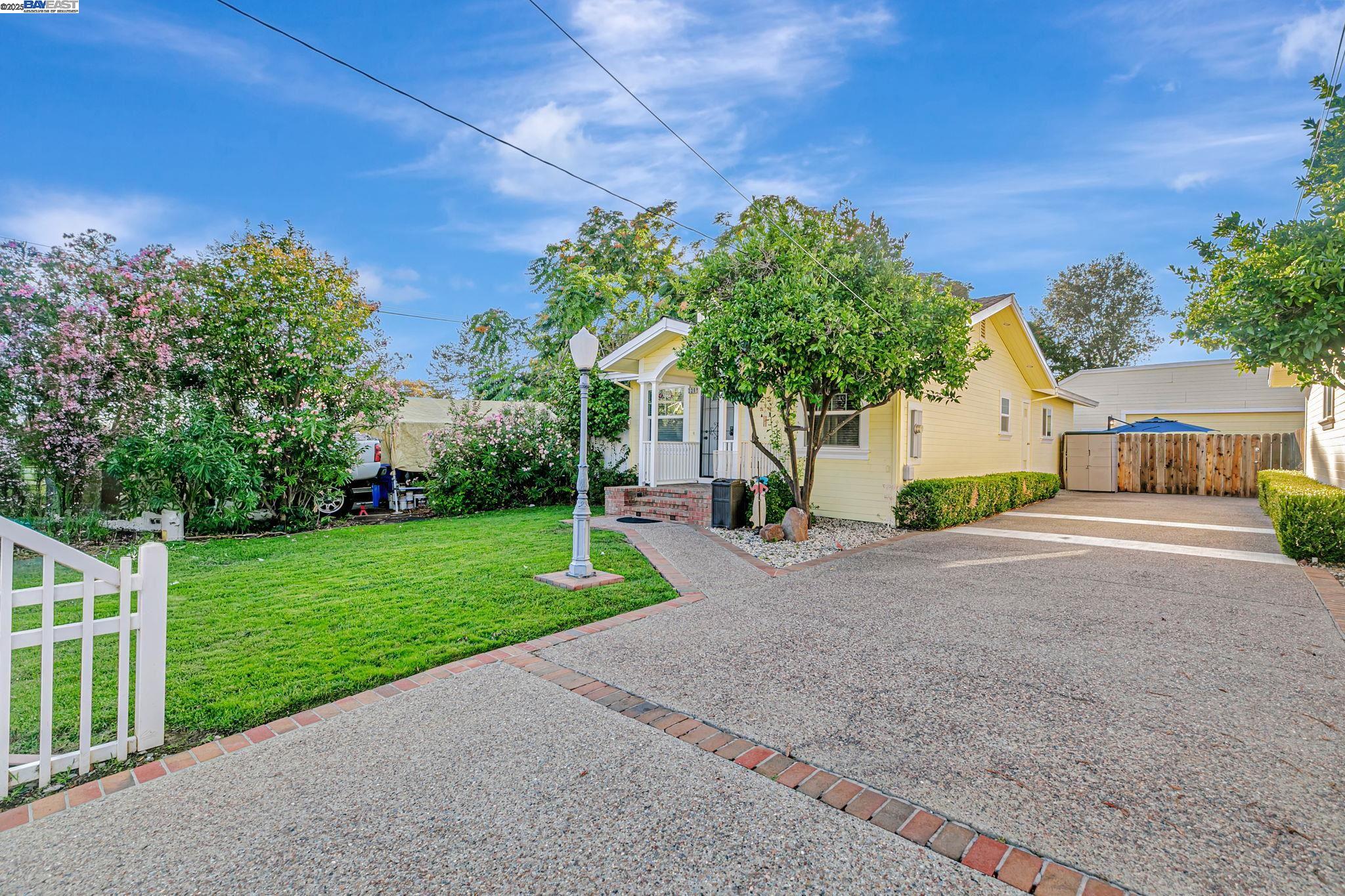 Detail Gallery Image 3 of 52 For 337 I St, Fremont,  CA 94536 - 4 Beds | 2 Baths