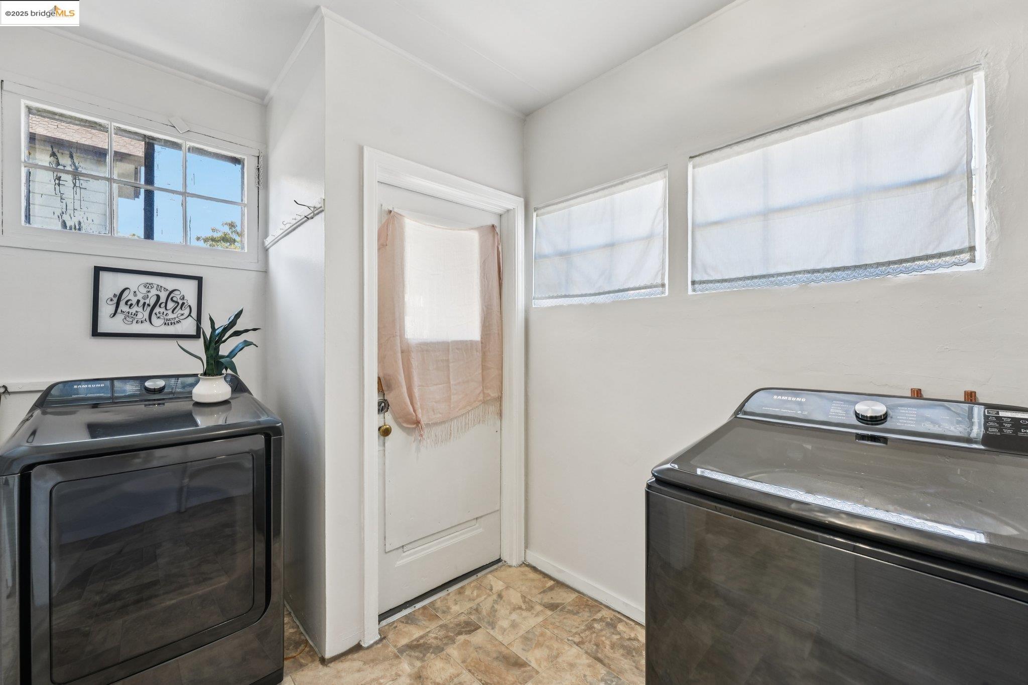 Detail Gallery Image 17 of 55 For 1549 5th Ave, Oakland,  CA 94606 - 4 Beds | 2 Baths
