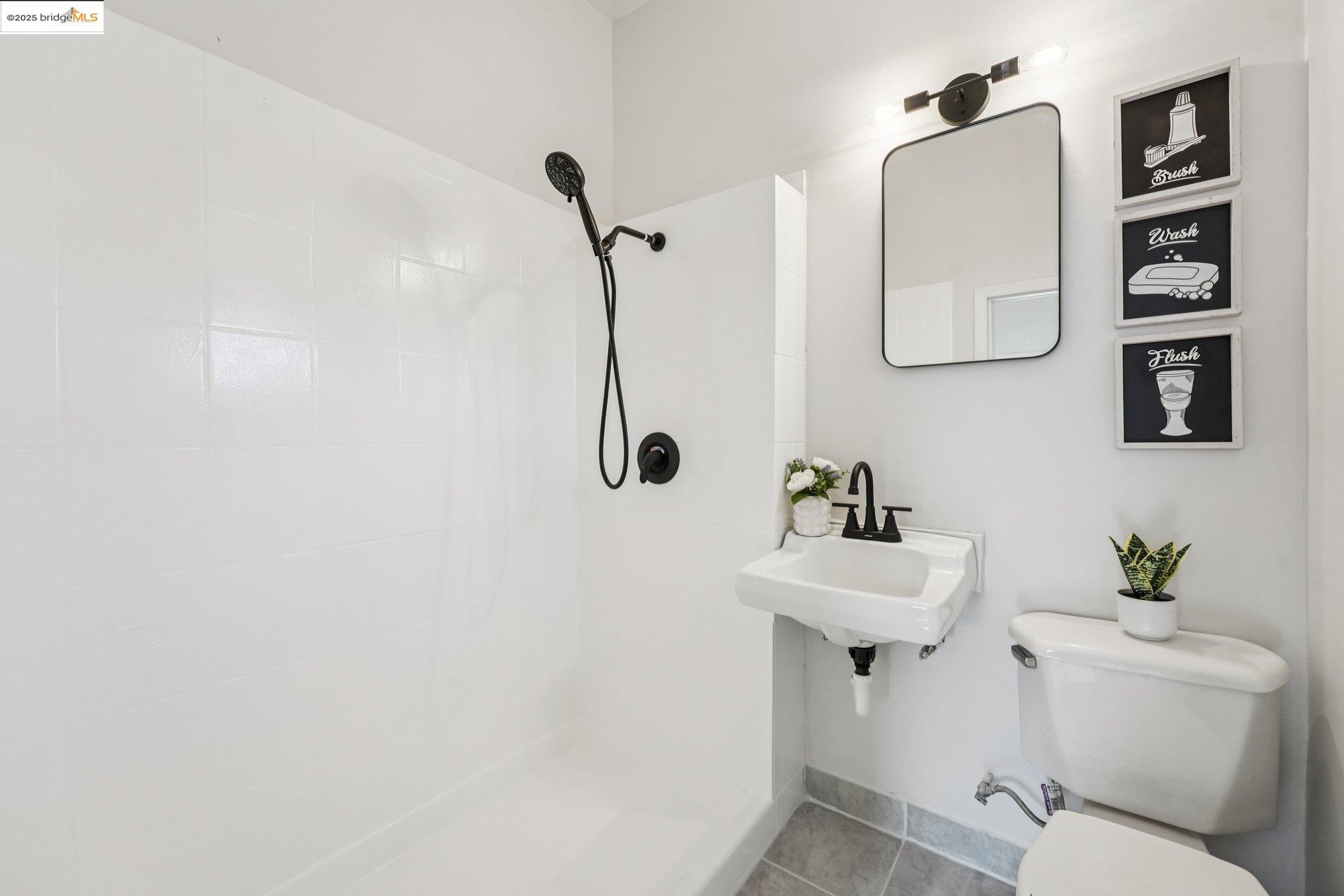 Detail Gallery Image 23 of 55 For 1549 5th Ave, Oakland,  CA 94606 - 4 Beds | 2 Baths