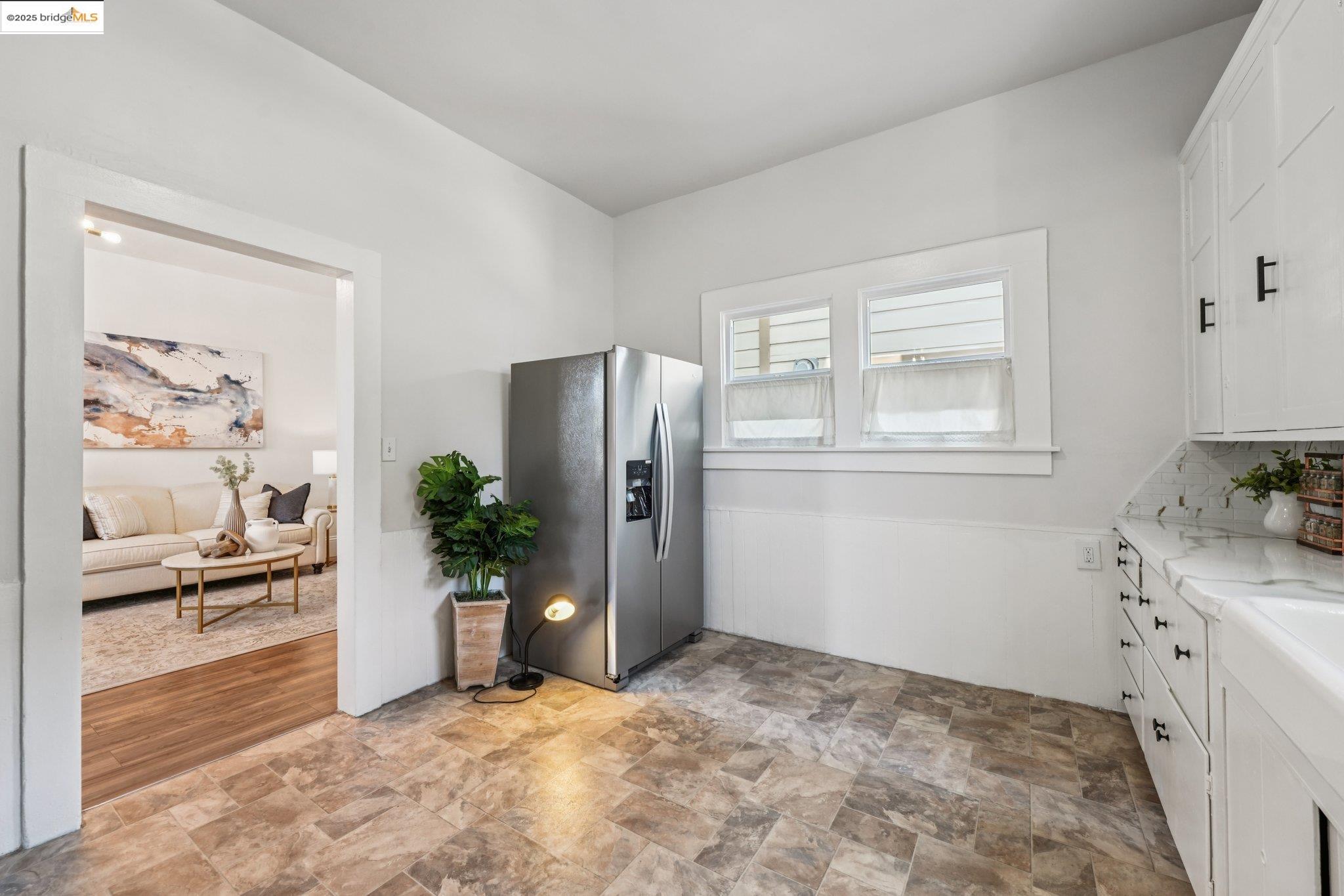 Detail Gallery Image 4 of 55 For 1549 5th Ave, Oakland,  CA 94606 - 4 Beds | 2 Baths