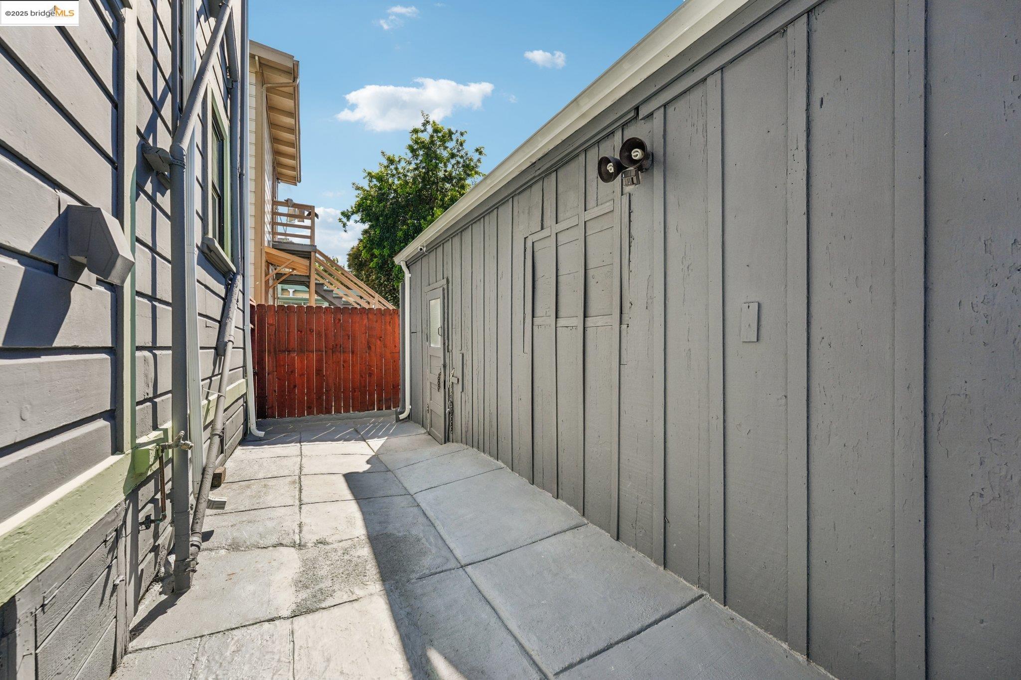 Detail Gallery Image 28 of 55 For 1549 5th Ave, Oakland,  CA 94606 - 4 Beds | 2 Baths