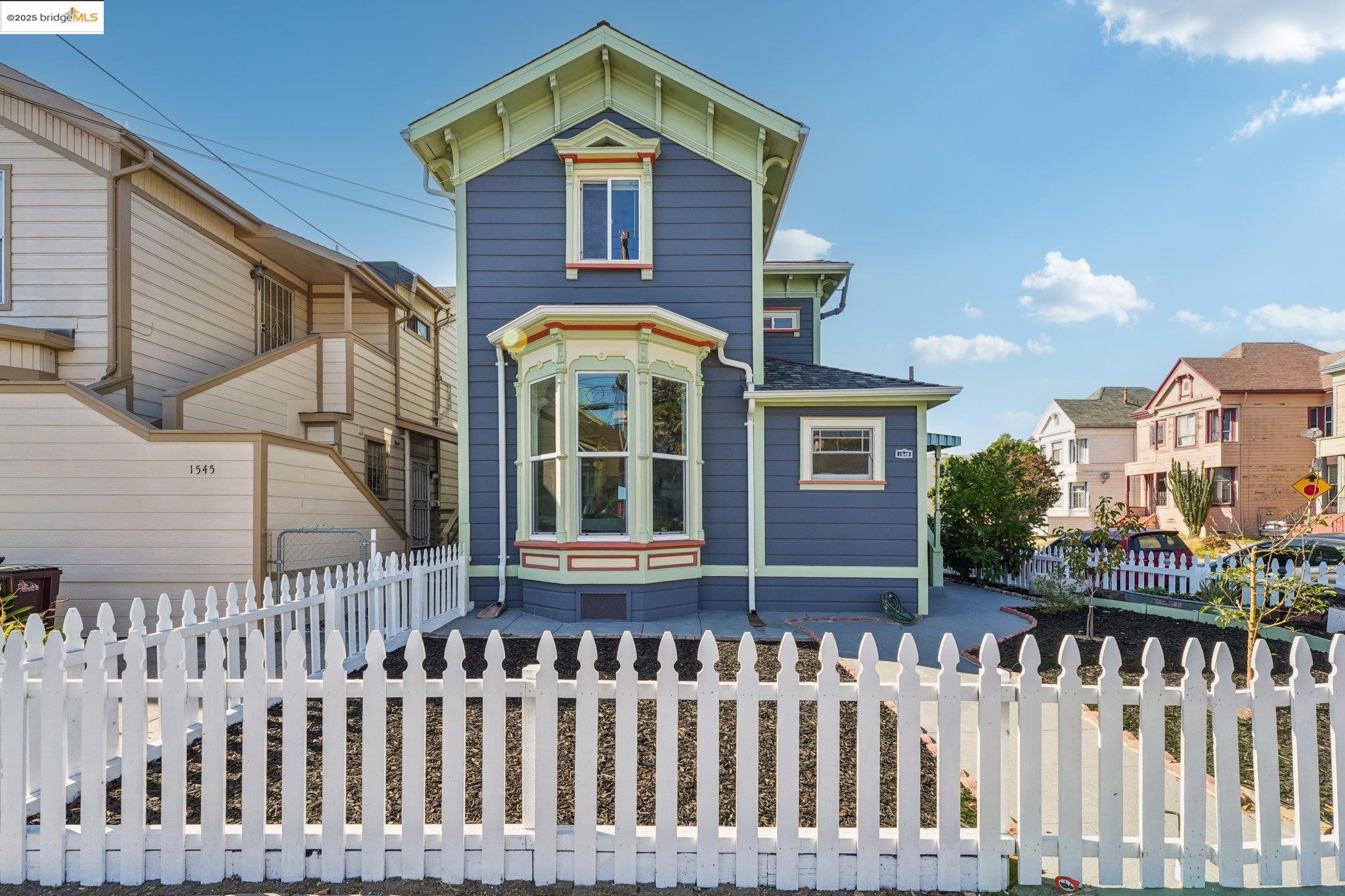 Detail Gallery Image 33 of 55 For 1549 5th Ave, Oakland,  CA 94606 - 4 Beds | 2 Baths