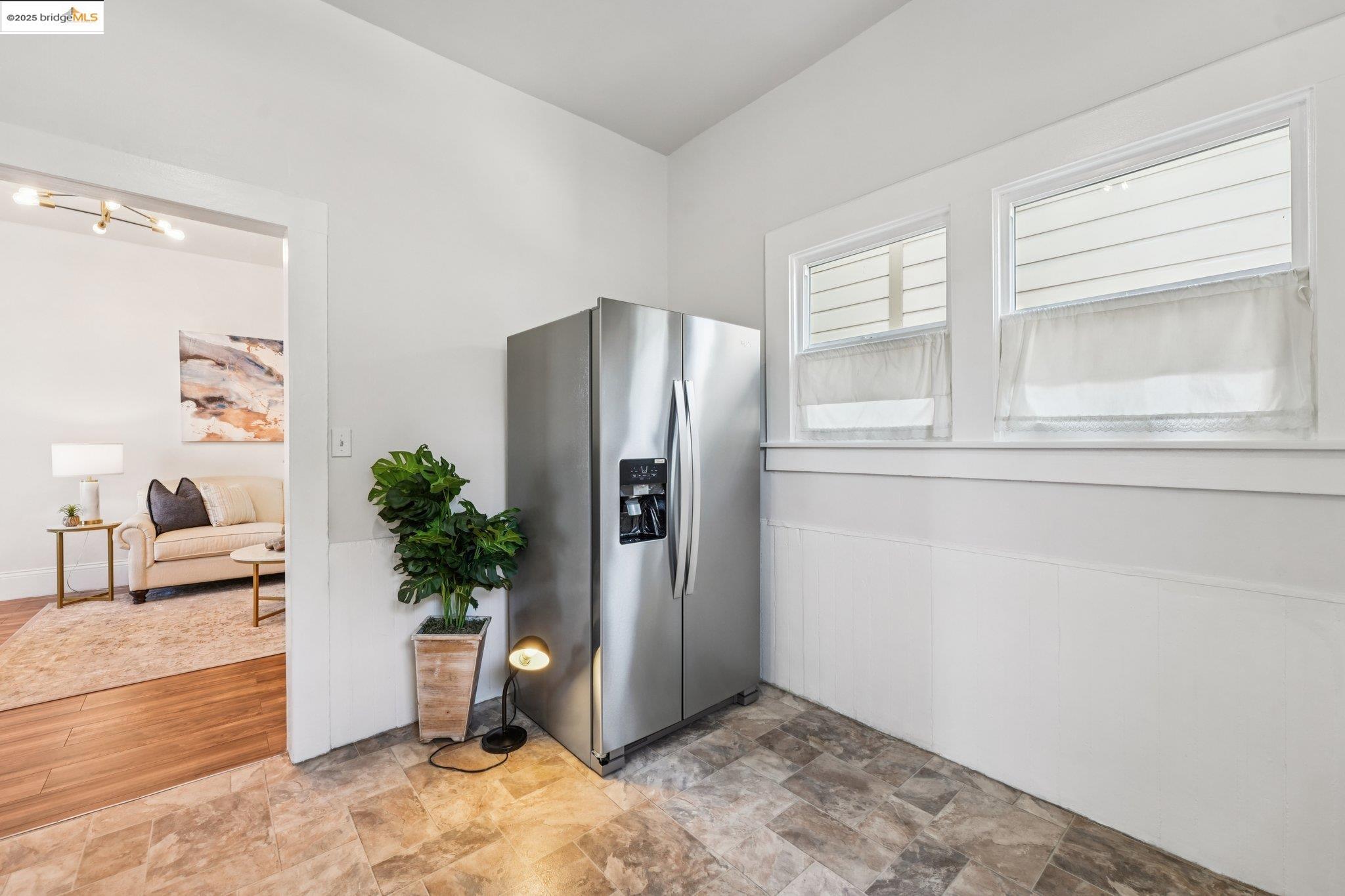 Detail Gallery Image 7 of 55 For 1549 5th Ave, Oakland,  CA 94606 - 4 Beds | 2 Baths