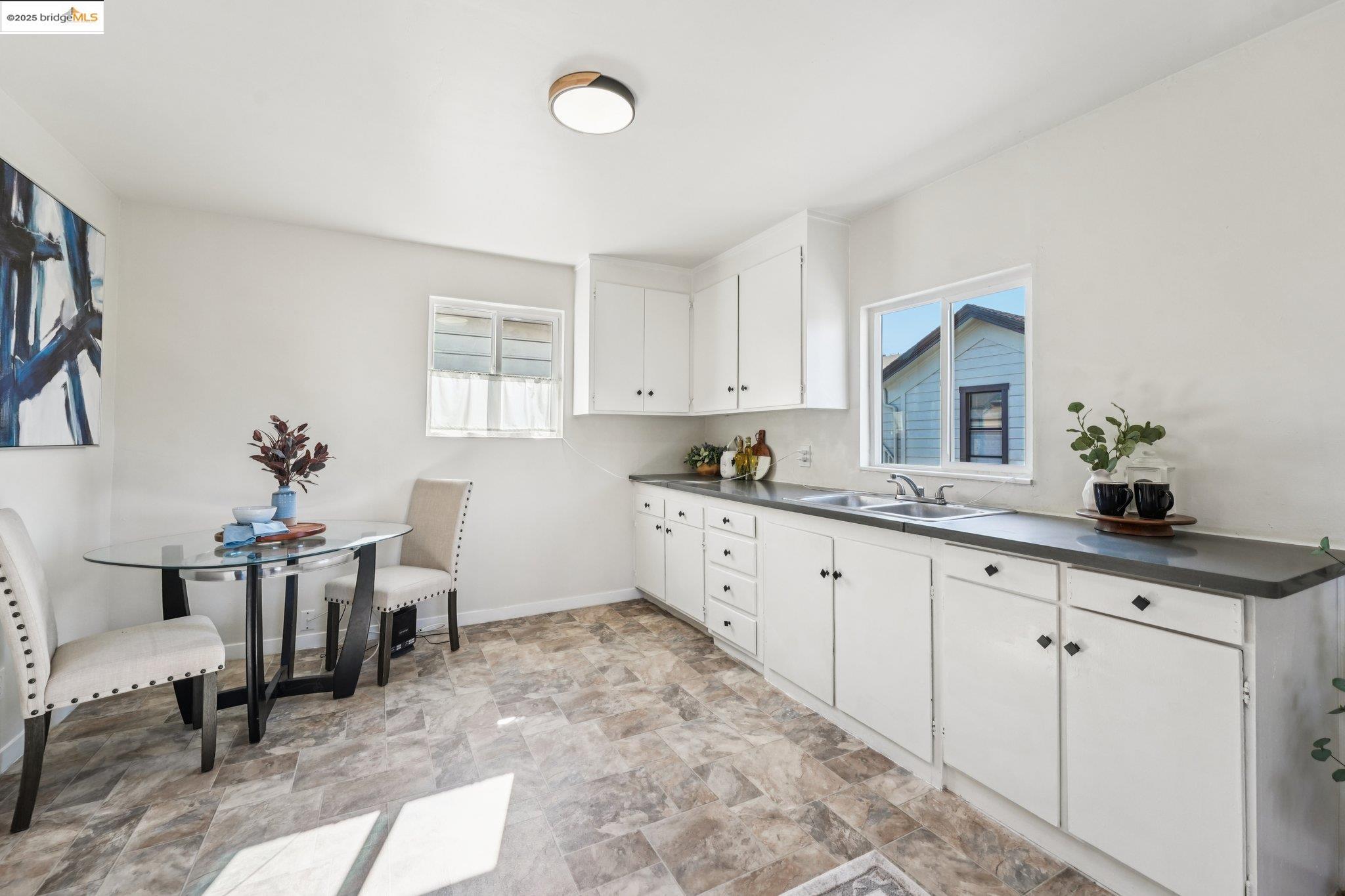 Detail Gallery Image 10 of 55 For 1549 5th Ave, Oakland,  CA 94606 - 4 Beds | 2 Baths