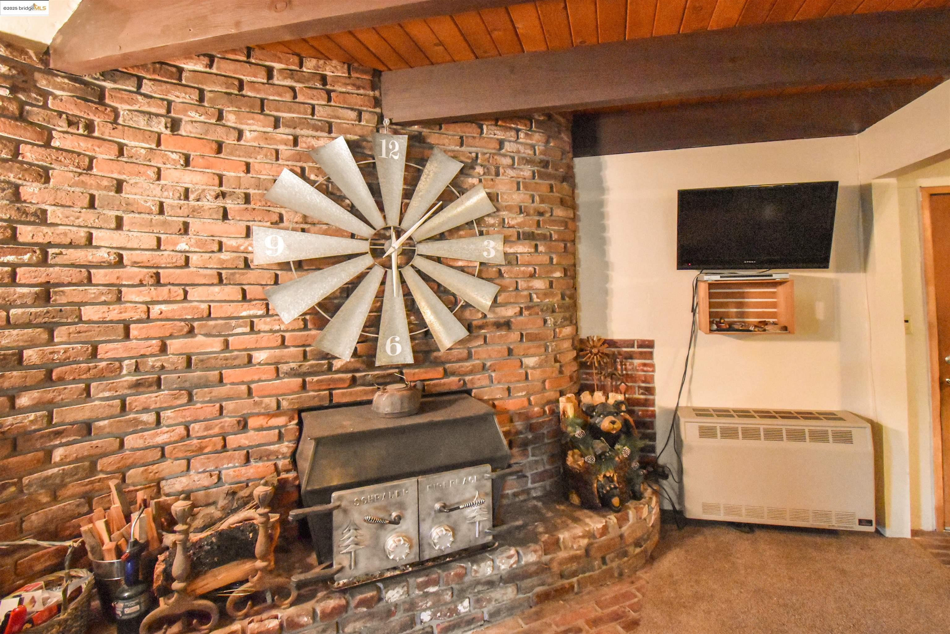 Detail Gallery Image 7 of 27 For 21996 Sunrise Dr, Mi Wuk Village,  CA 95346 - 2 Beds | 1 Baths