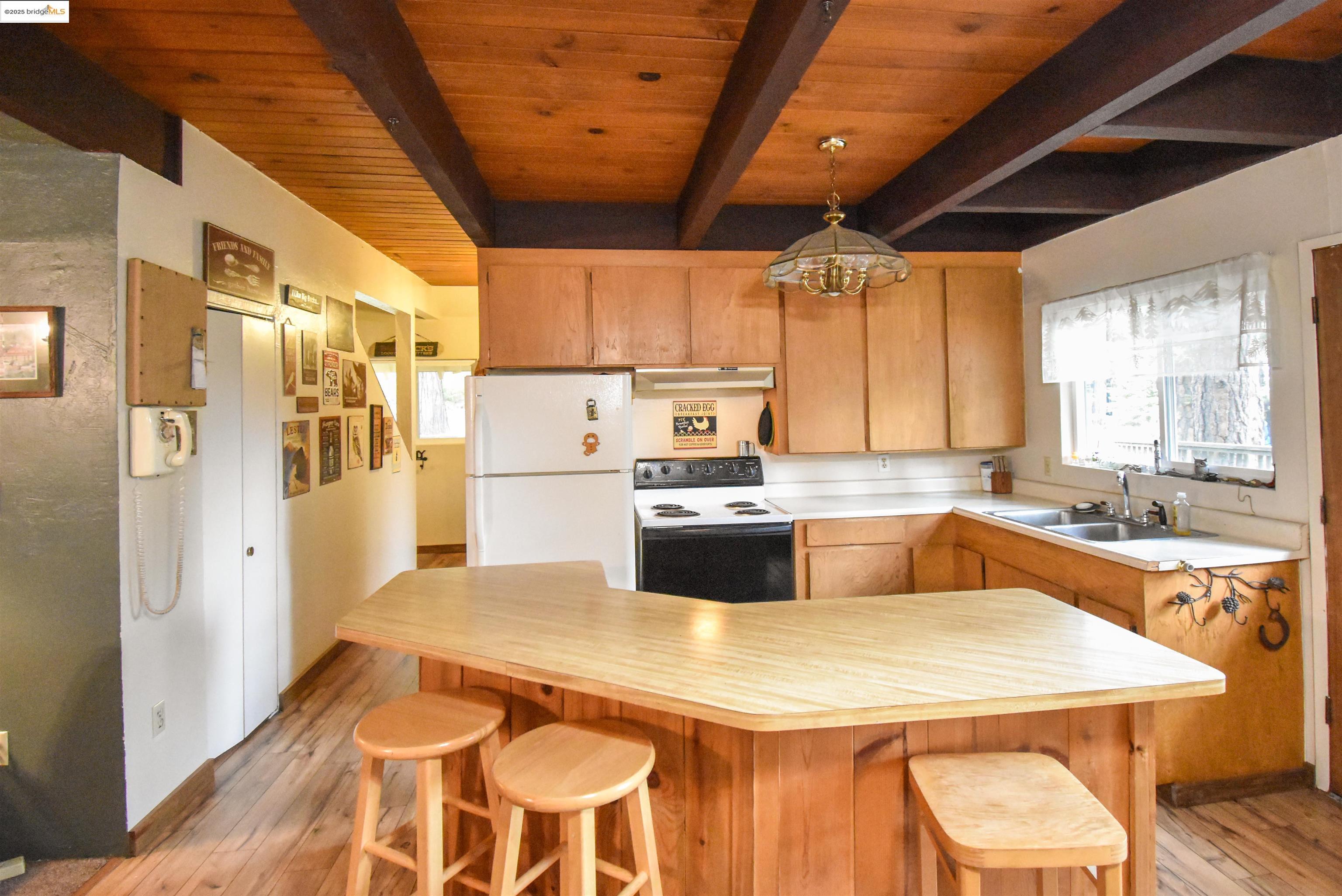 Detail Gallery Image 10 of 27 For 21996 Sunrise Dr, Mi Wuk Village,  CA 95346 - 2 Beds | 1 Baths