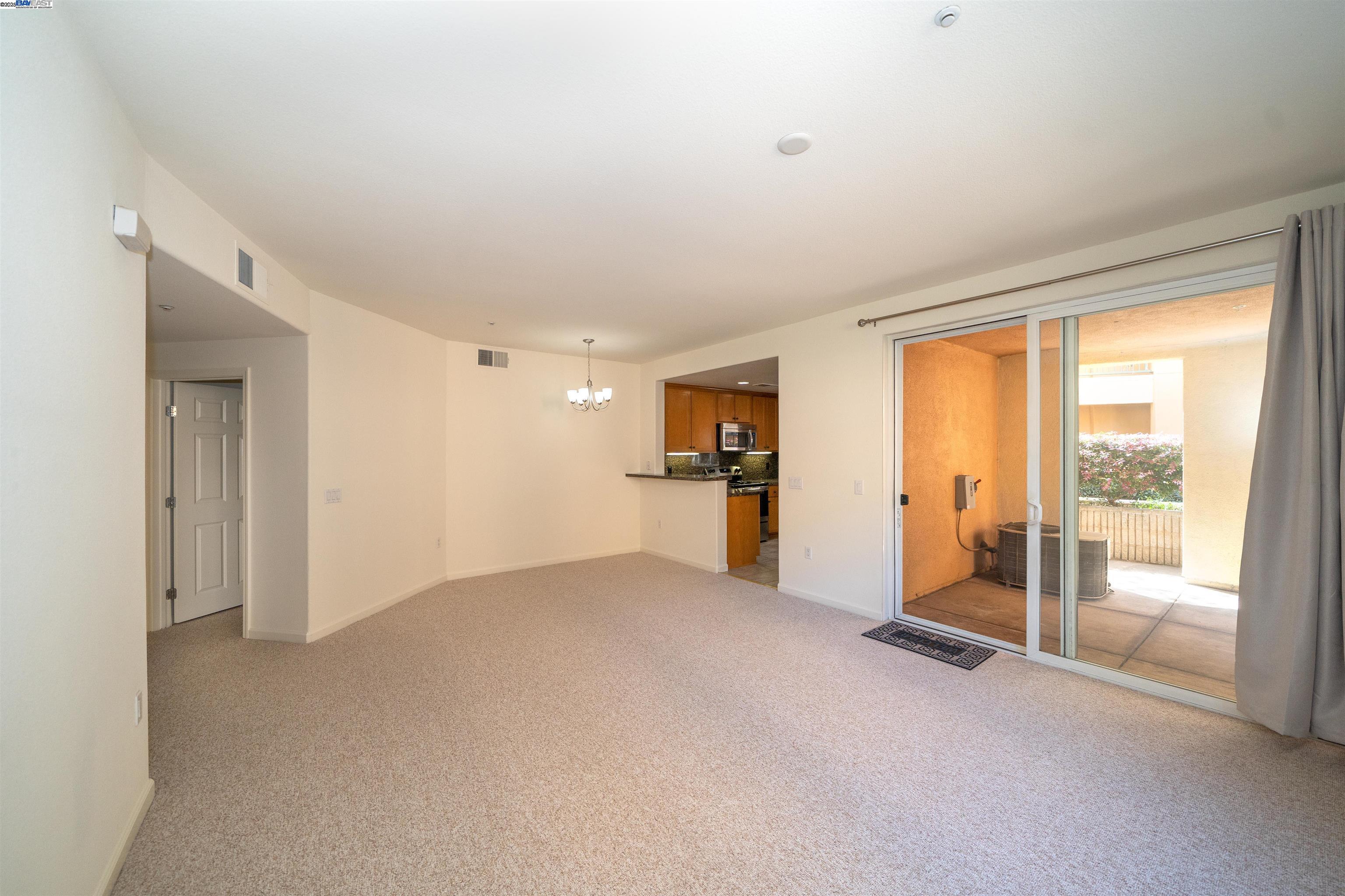 Detail Gallery Image 3 of 28 For 1310 Saddle Rack Street #248,  San Jose,  CA 95126 - 3 Beds | 2 Baths