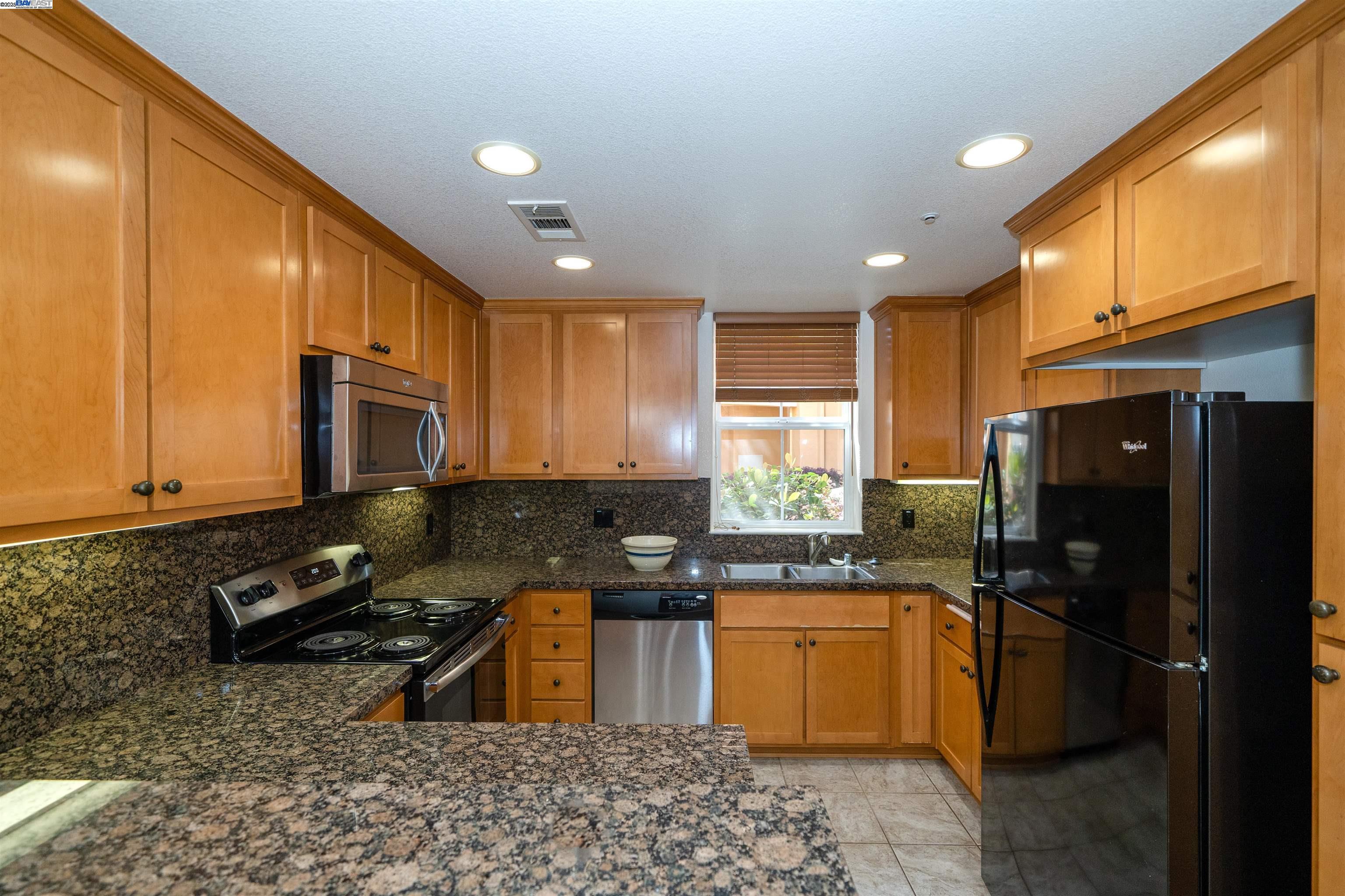Detail Gallery Image 6 of 28 For 1310 Saddle Rack Street #248,  San Jose,  CA 95126 - 3 Beds | 2 Baths