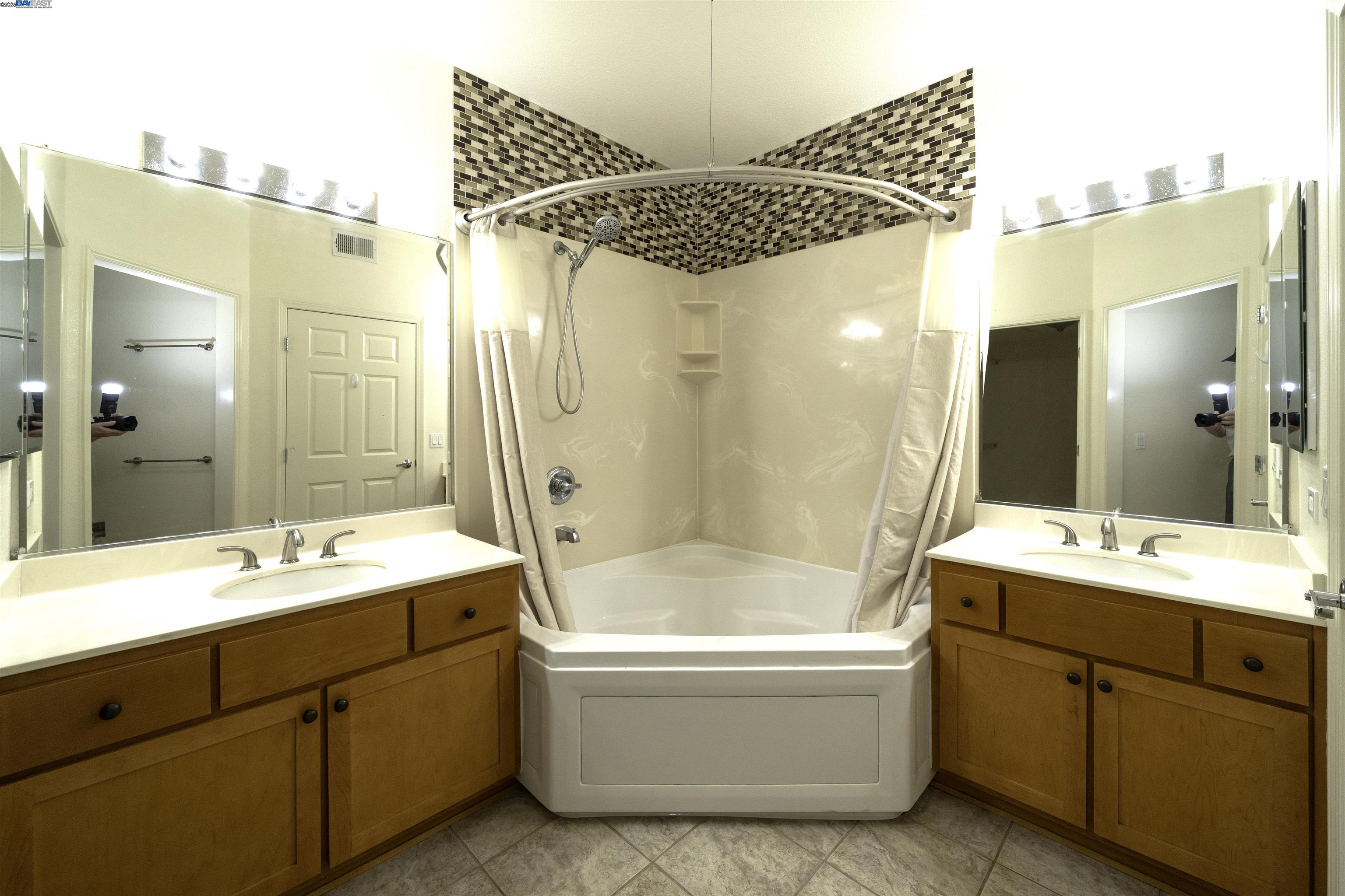 Detail Gallery Image 8 of 28 For 1310 Saddle Rack Street #248,  San Jose,  CA 95126 - 3 Beds | 2 Baths