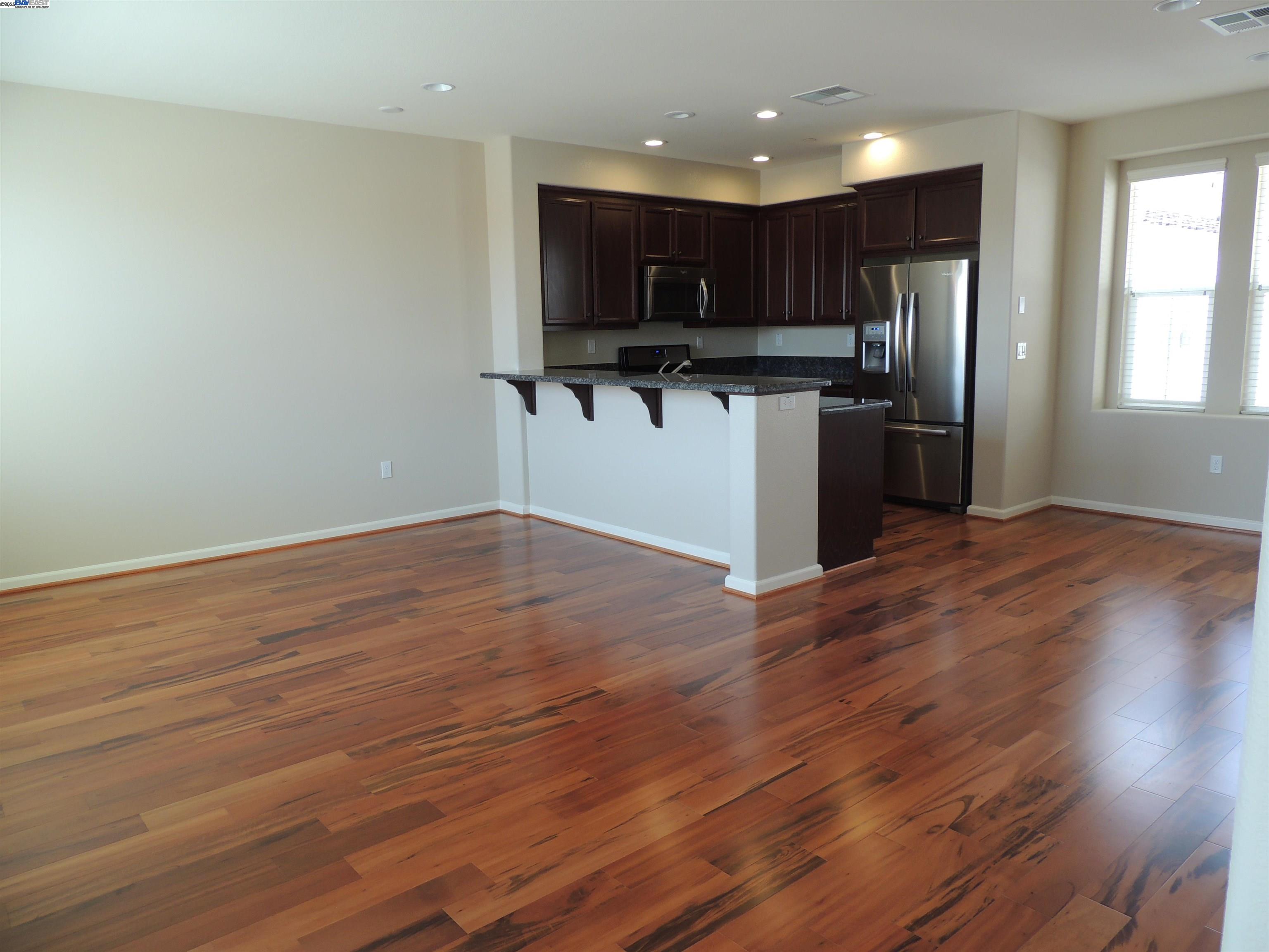Detail Gallery Image 3 of 18 For 118 Selby Ln #3,  Livermore,  CA 94551 - 2 Beds | 2 Baths