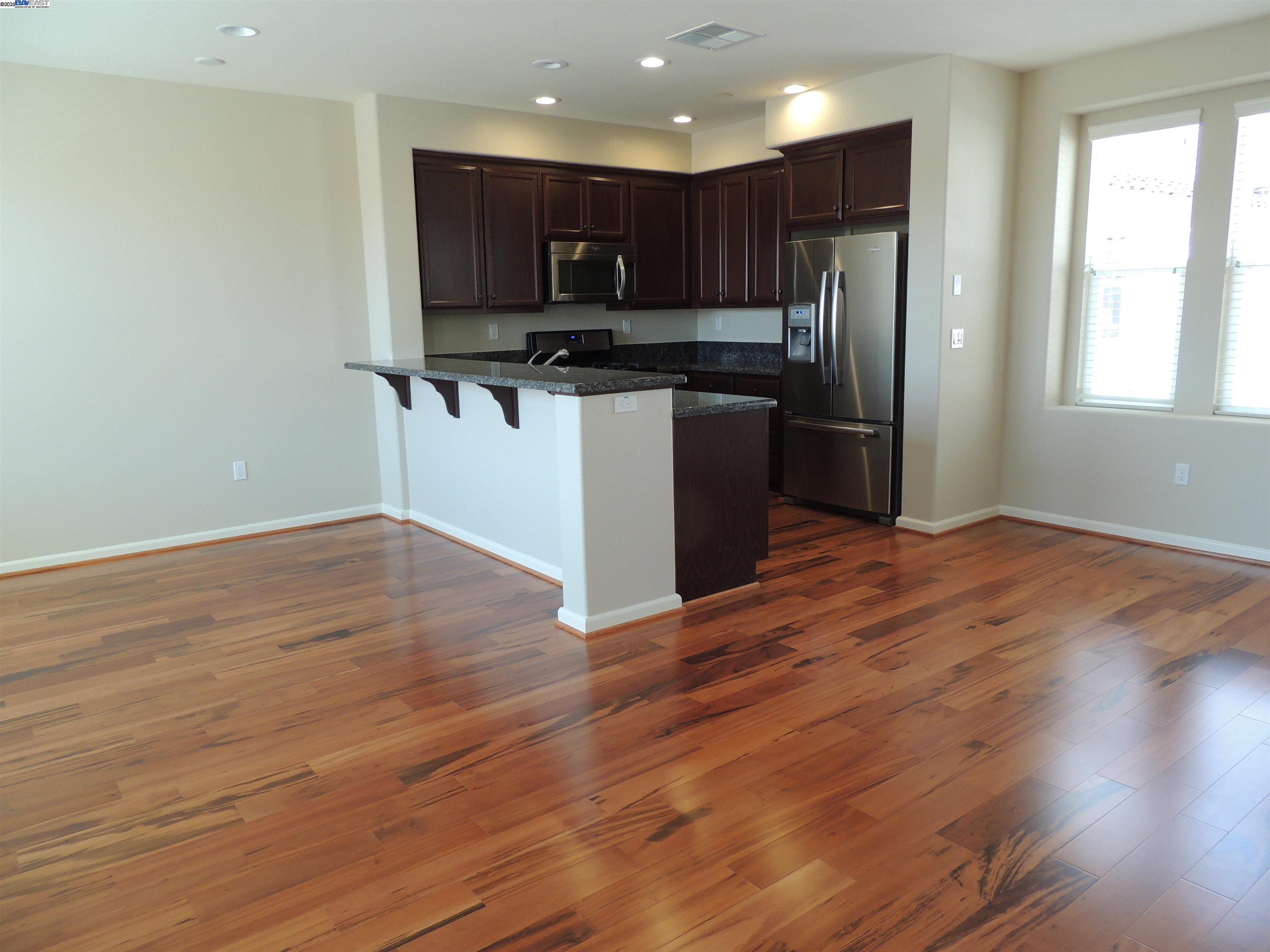 Detail Gallery Image 4 of 18 For 118 Selby Ln #3,  Livermore,  CA 94551 - 2 Beds | 2 Baths