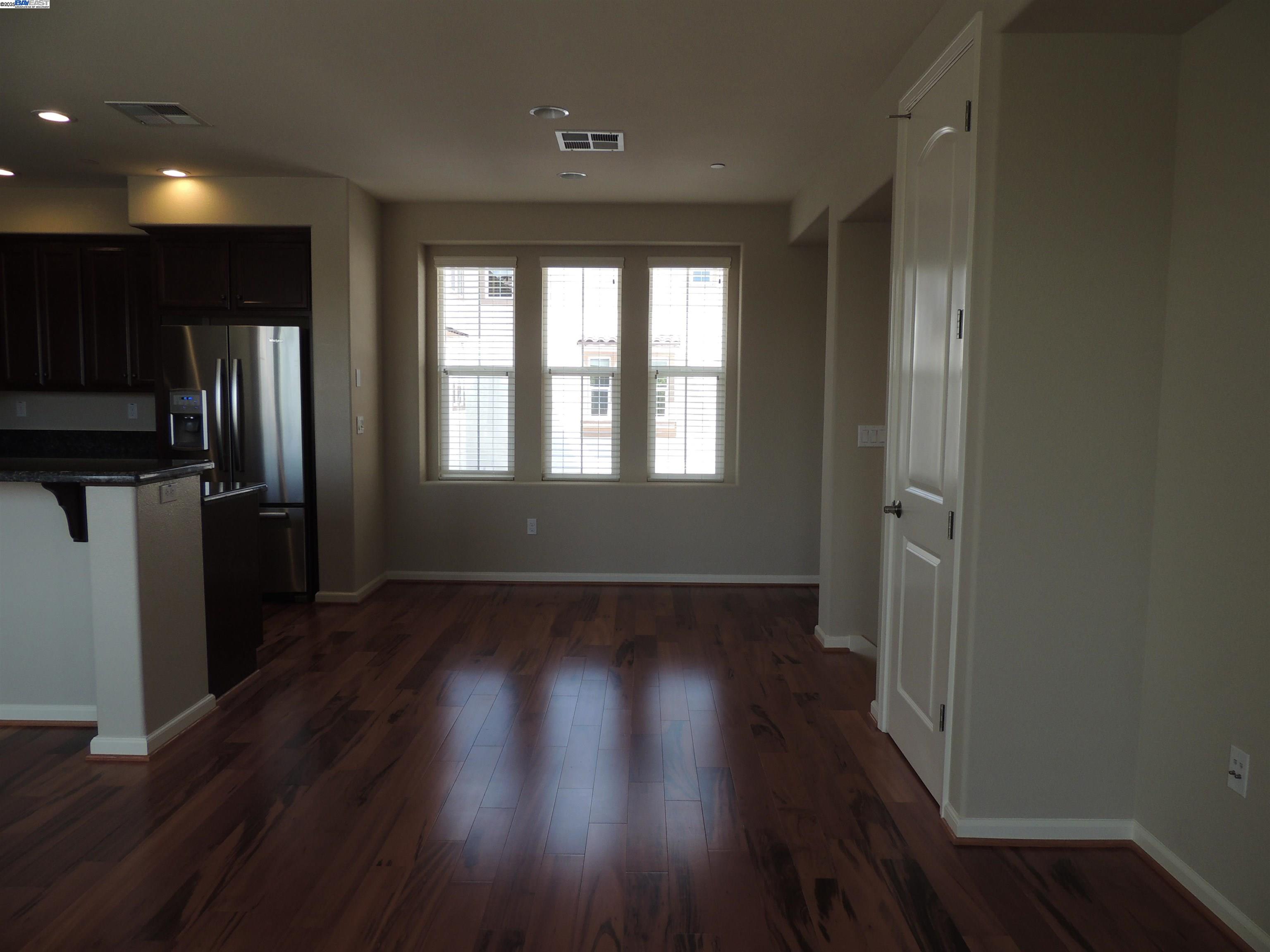 Detail Gallery Image 5 of 18 For 118 Selby Ln #3,  Livermore,  CA 94551 - 2 Beds | 2 Baths