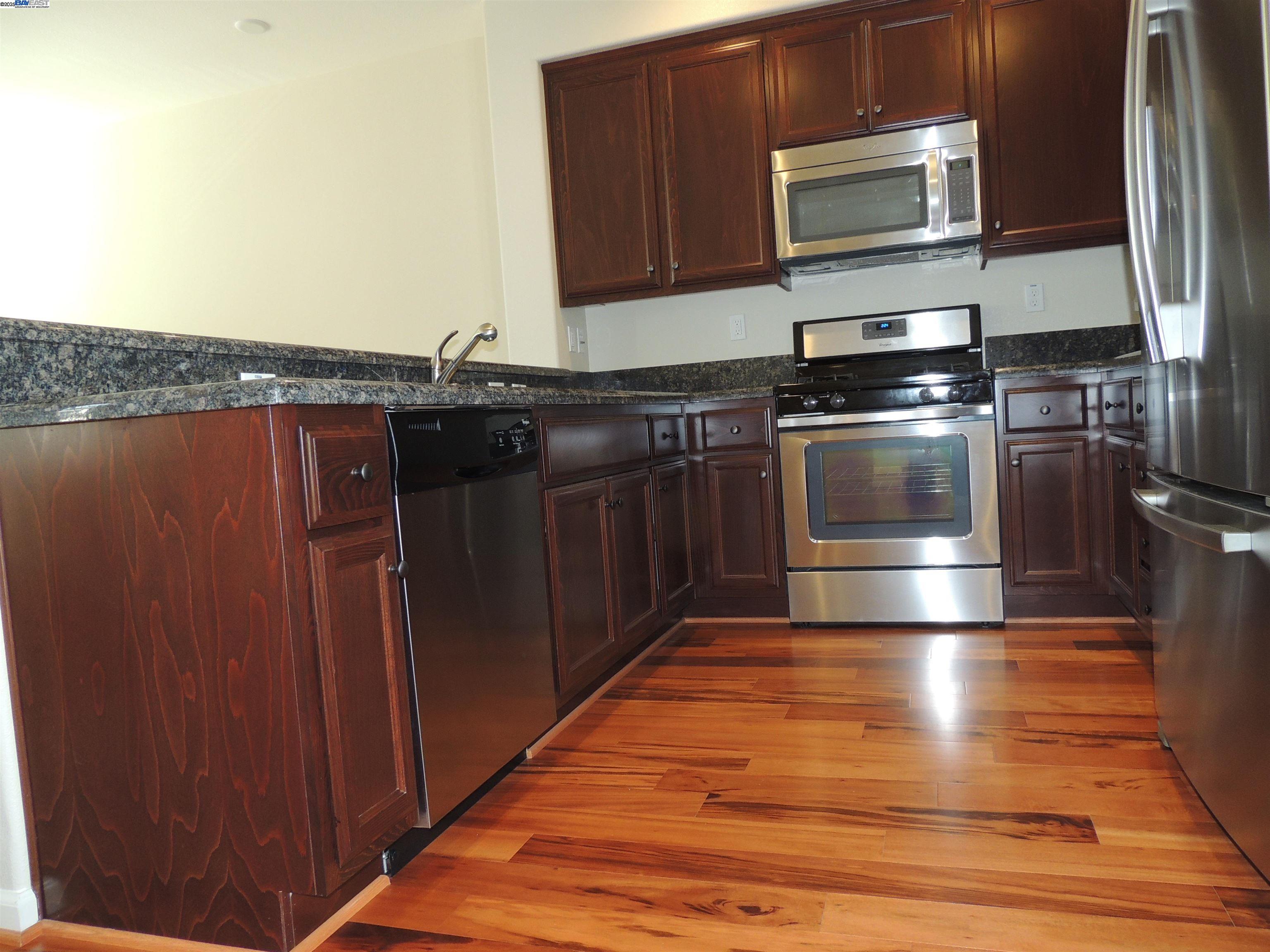 Detail Gallery Image 7 of 18 For 118 Selby Ln #3,  Livermore,  CA 94551 - 2 Beds | 2 Baths