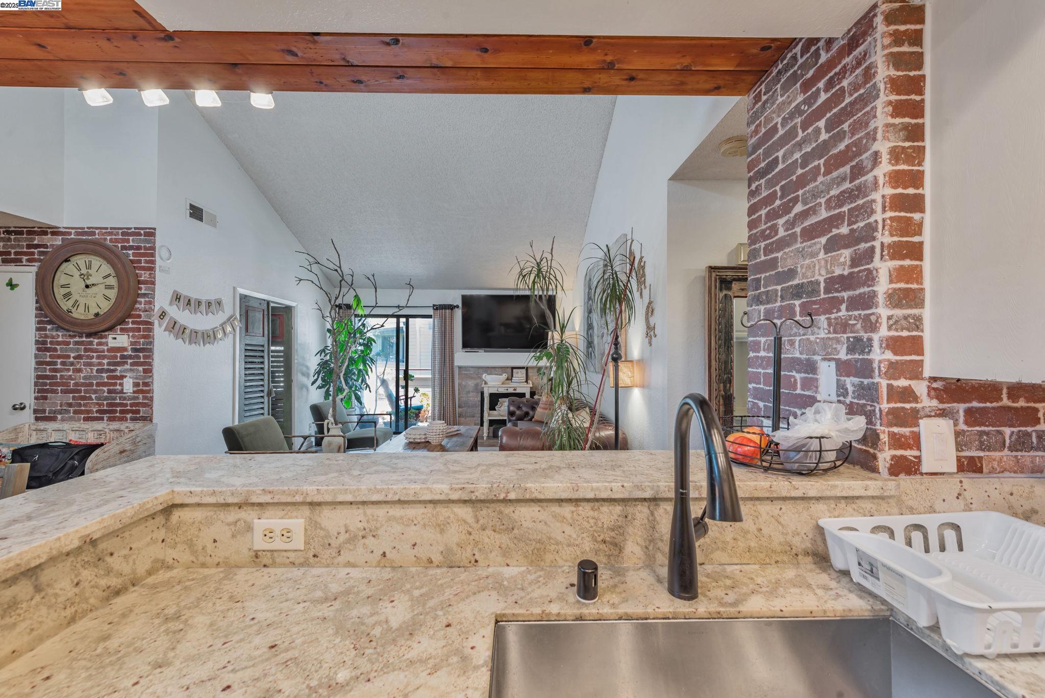 Detail Gallery Image 12 of 36 For 6382 Buena Vista Dr #B,  Newark,  CA 94560 - 2 Beds | 2 Baths