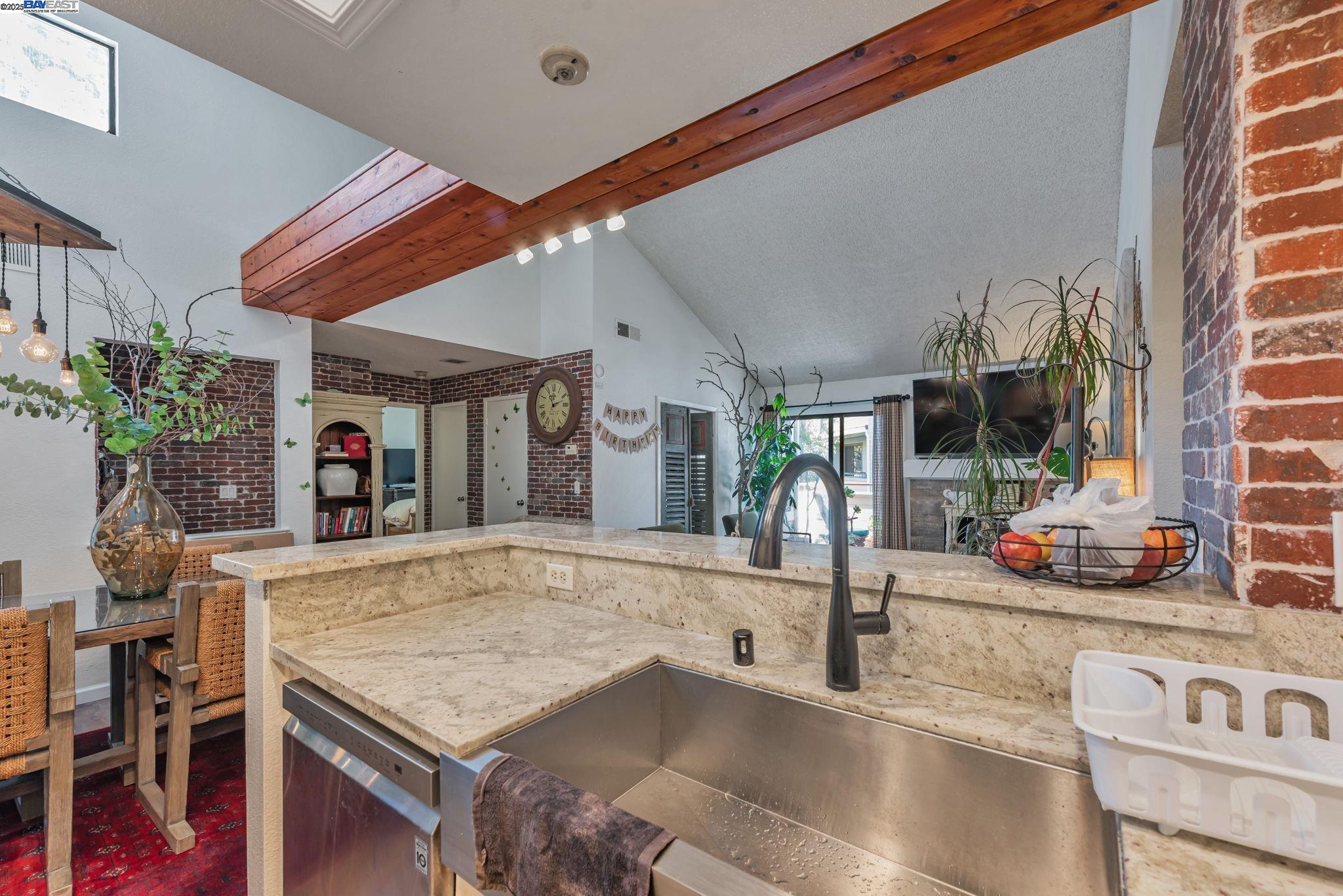 Detail Gallery Image 10 of 36 For 6382 Buena Vista Dr #B,  Newark,  CA 94560 - 2 Beds | 2 Baths