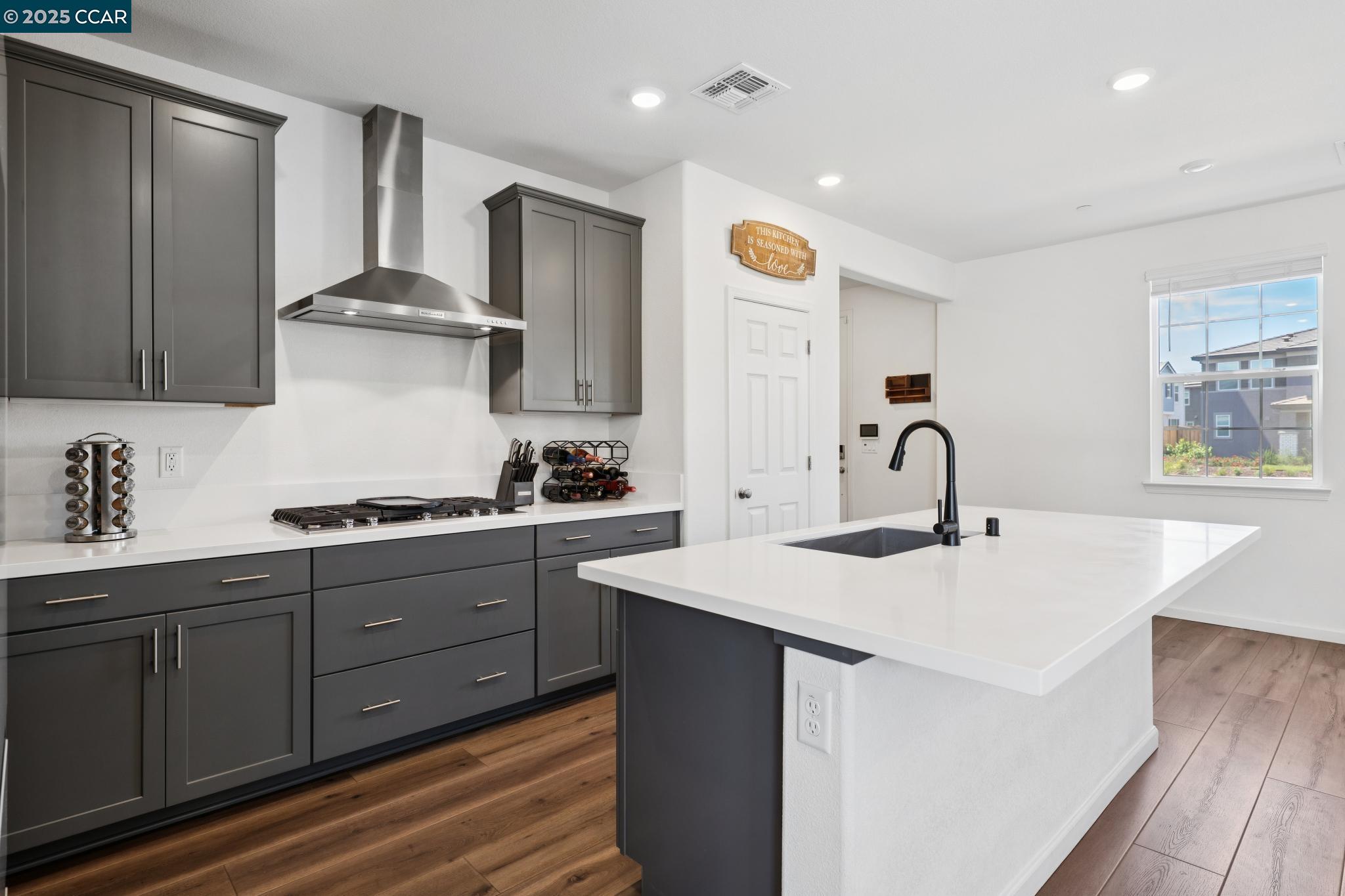 Detail Gallery Image 8 of 44 For 5013 Shefford Ct, Vacaville,  CA 95687 - 5 Beds | 3 Baths