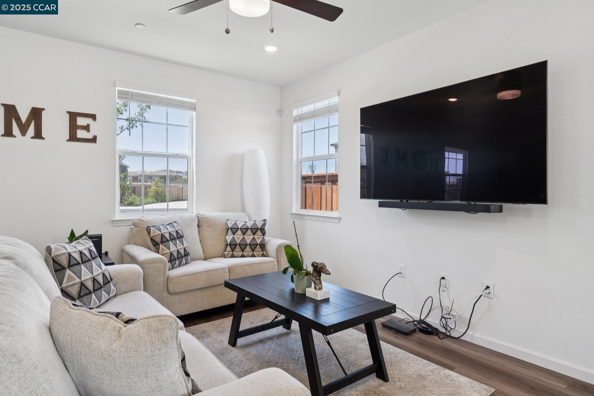 Detail Gallery Image 12 of 44 For 5013 Shefford Ct, Vacaville,  CA 95687 - 5 Beds | 3 Baths