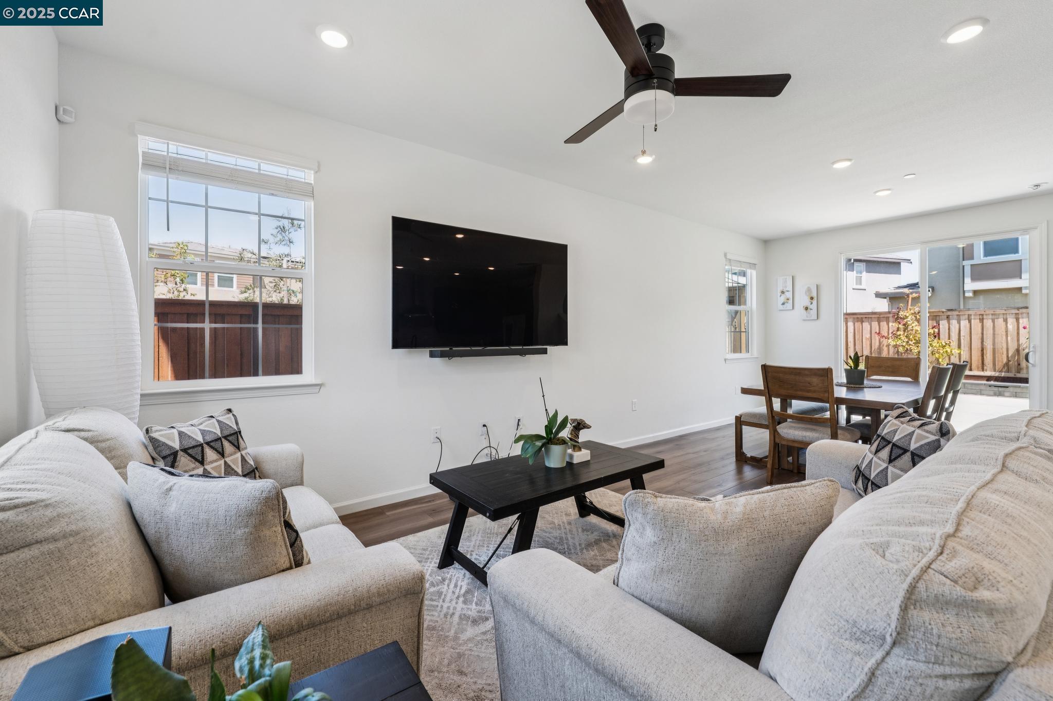 Detail Gallery Image 14 of 44 For 5013 Shefford Ct, Vacaville,  CA 95687 - 5 Beds | 3 Baths