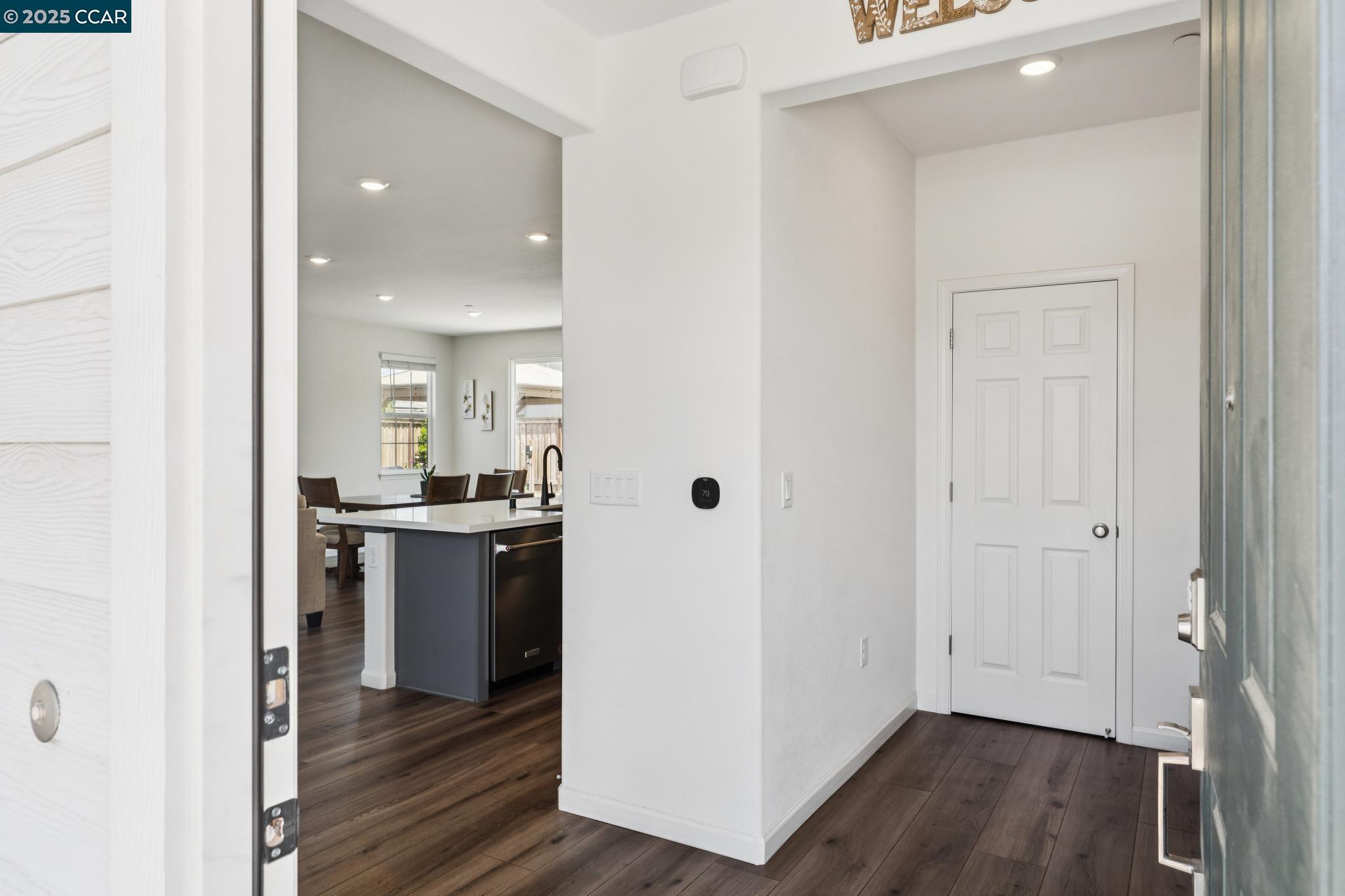 Detail Gallery Image 2 of 44 For 5013 Shefford Ct, Vacaville,  CA 95687 - 5 Beds | 3 Baths