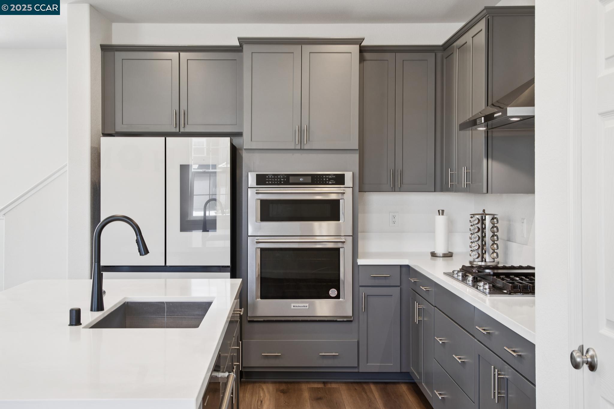 Detail Gallery Image 5 of 44 For 5013 Shefford Ct, Vacaville,  CA 95687 - 5 Beds | 3 Baths