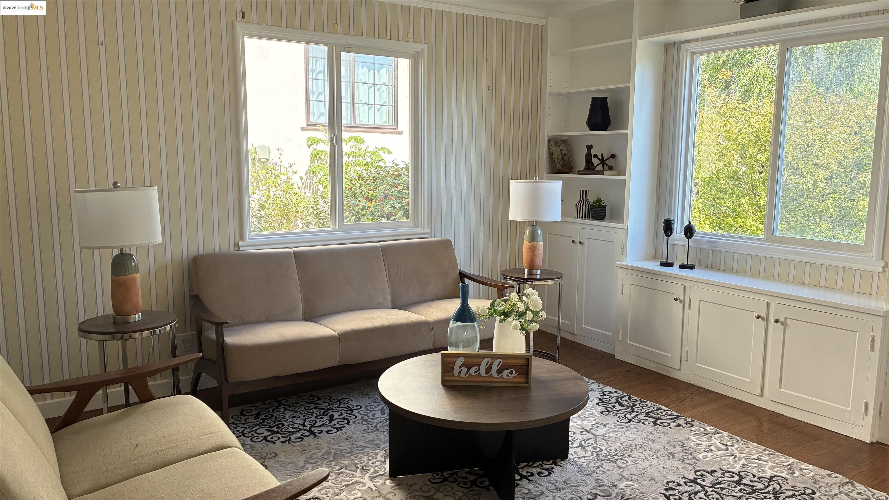 Detail Gallery Image 13 of 34 For 135 Alta Rd, Oakland,  CA 94618 - 3 Beds | 3 Baths